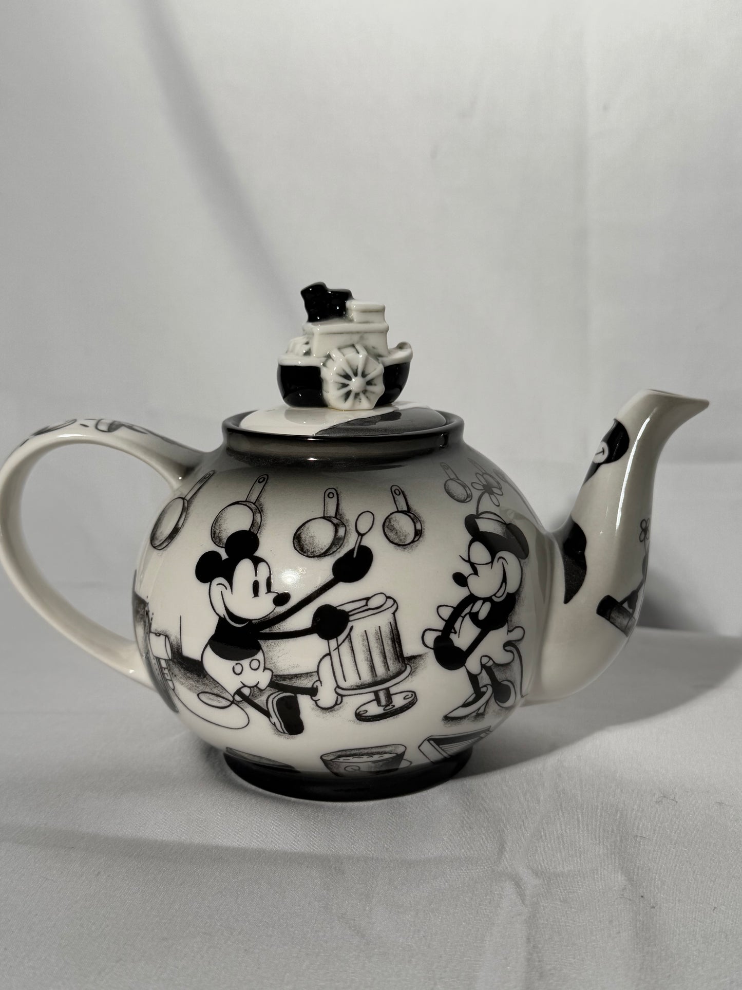 Mickey Mouse- Teapot- Steam Boat Willie- Cardew Design - Disney Showcase Collection- Black and white-