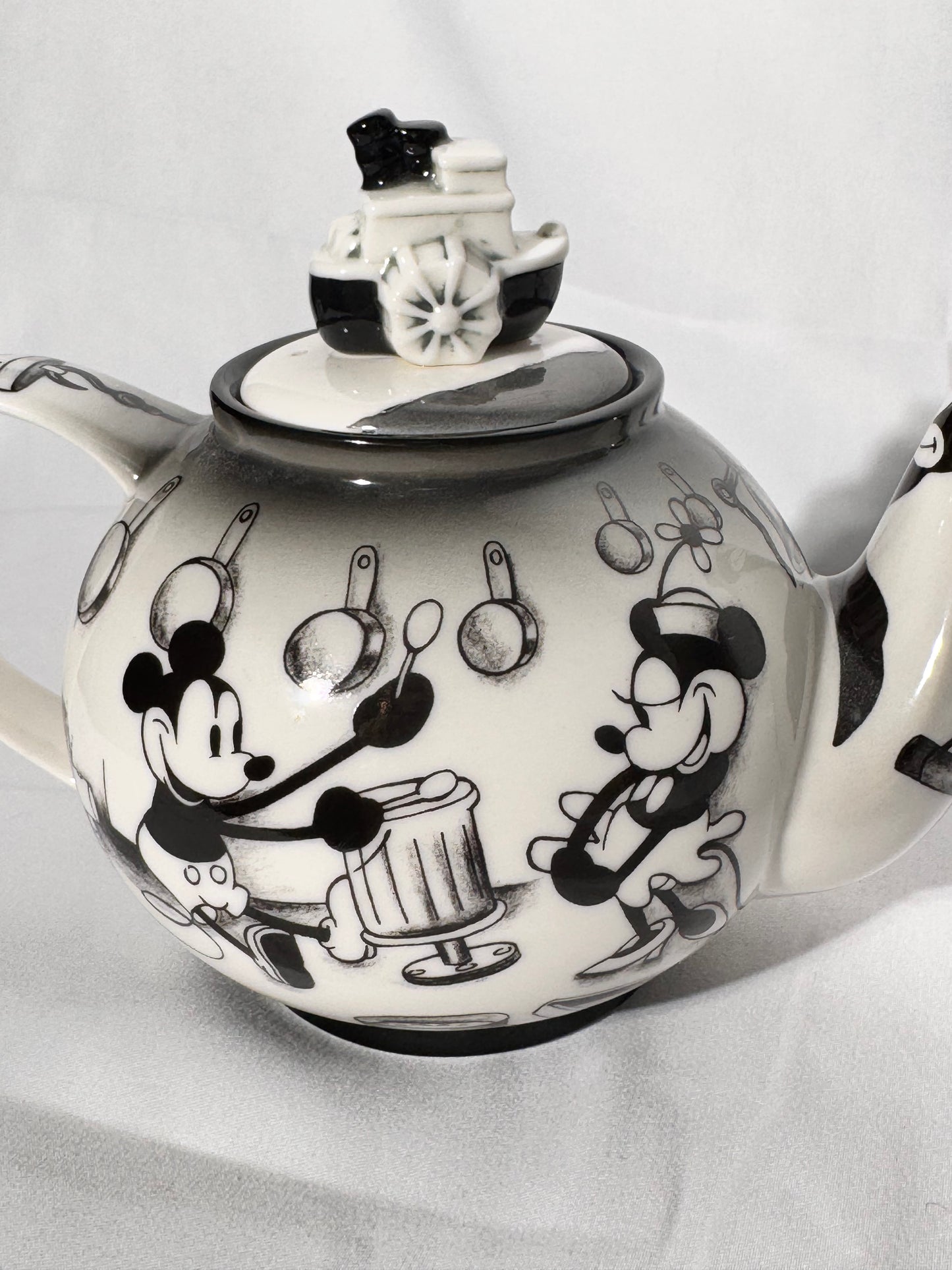 Mickey Mouse- Teapot- Steam Boat Willie- Cardew Design - Disney Showcase Collection- Black and white-