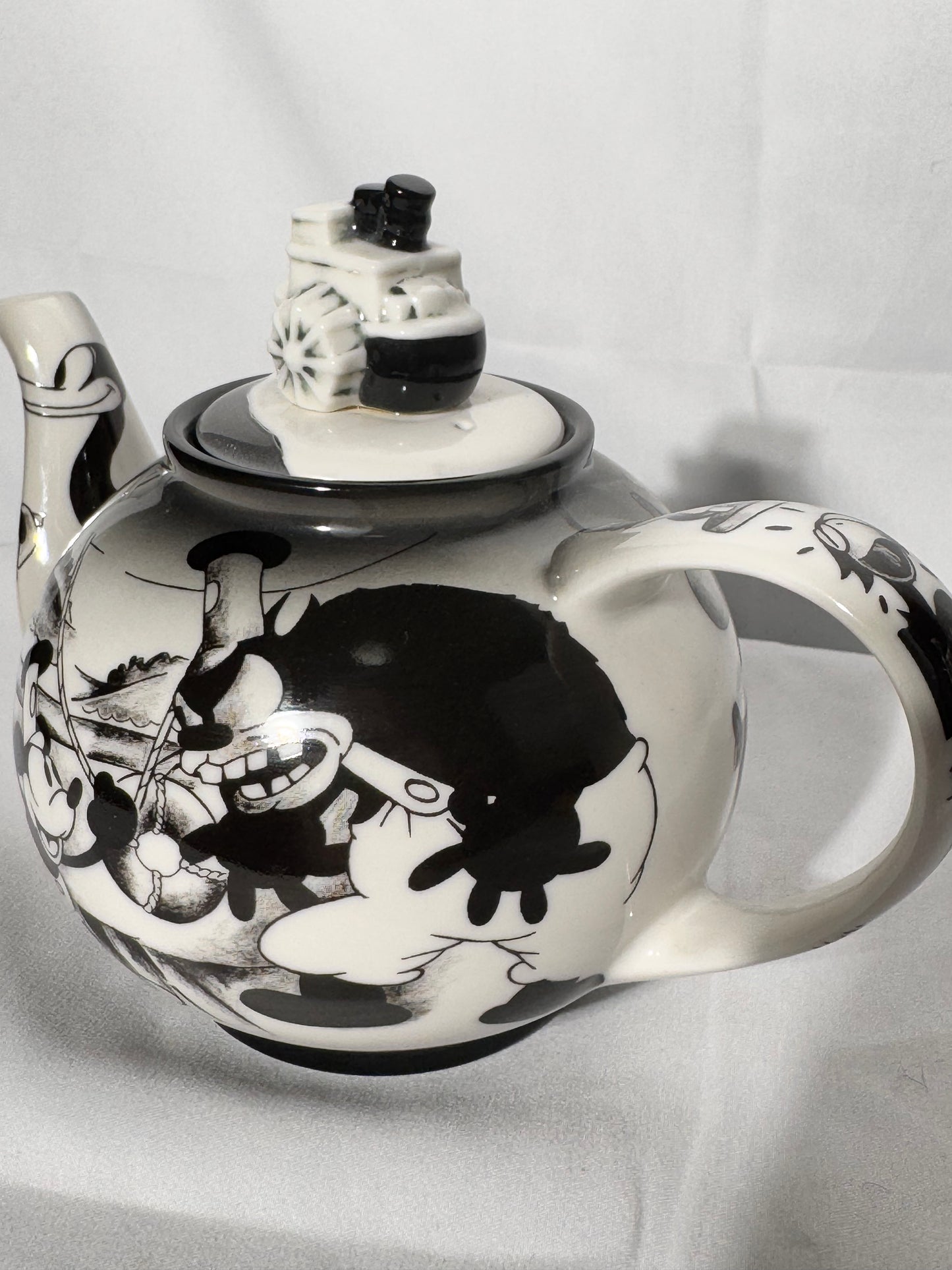 Mickey Mouse- Teapot- Steam Boat Willie- Cardew Design - Disney Showcase Collection- Black and white-