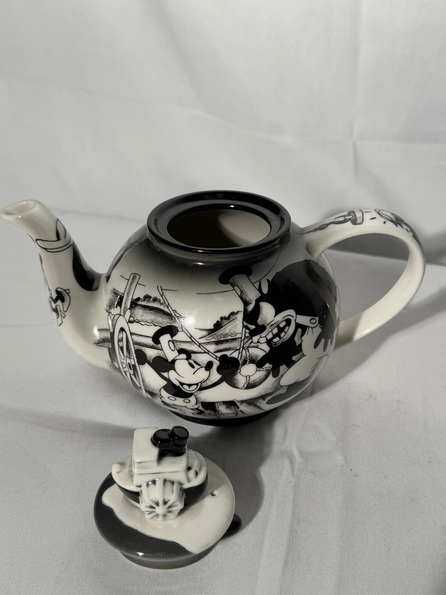 Mickey Mouse- Teapot- Steam Boat Willie- Cardew Design - Disney Showcase Collection- Black and white-