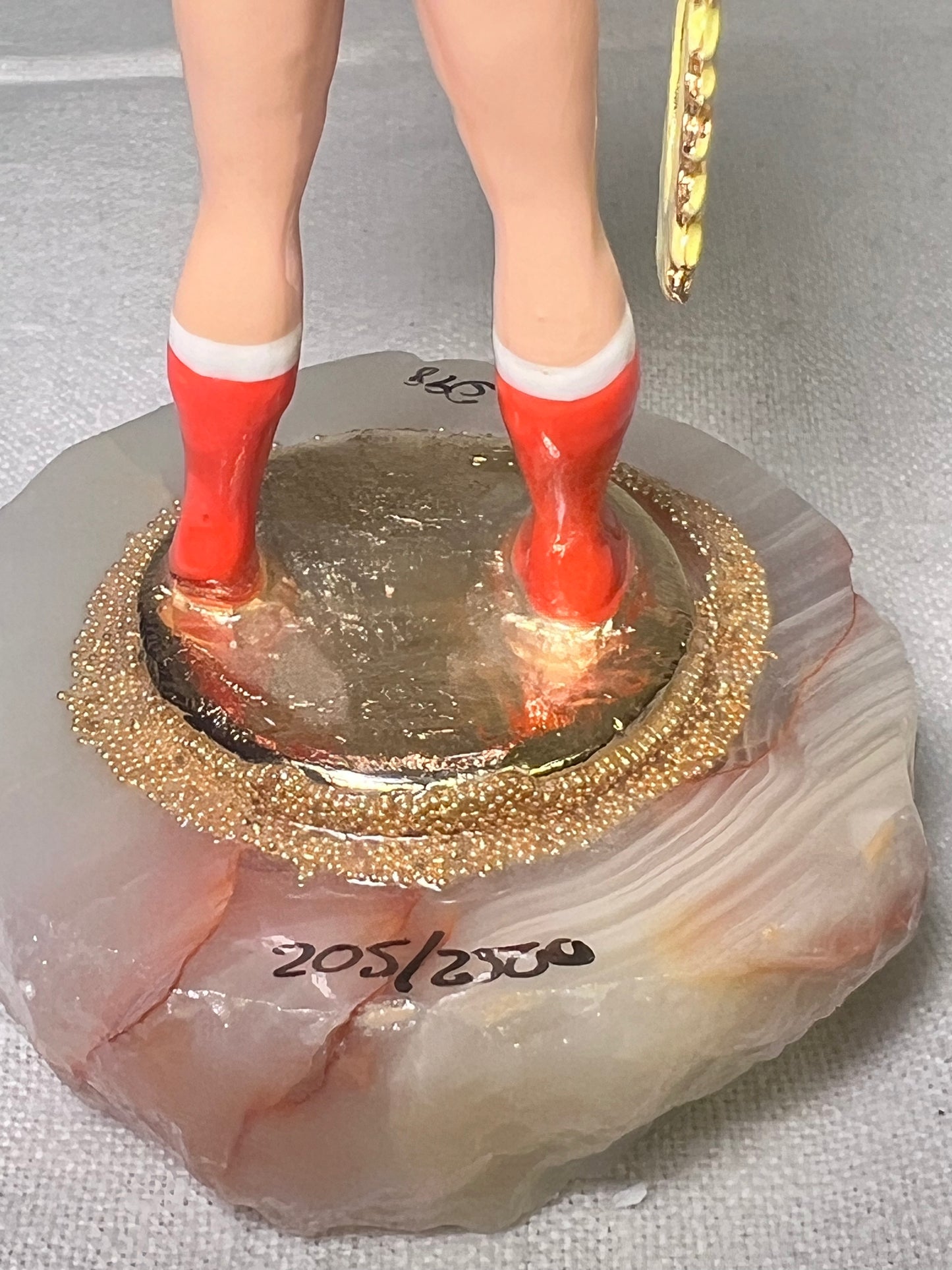 Ron Lee - wonder woman- 5” statue-signed and numbered 205/2500-1998 – superheroes – Warner Brothers - DC Comics- stone base