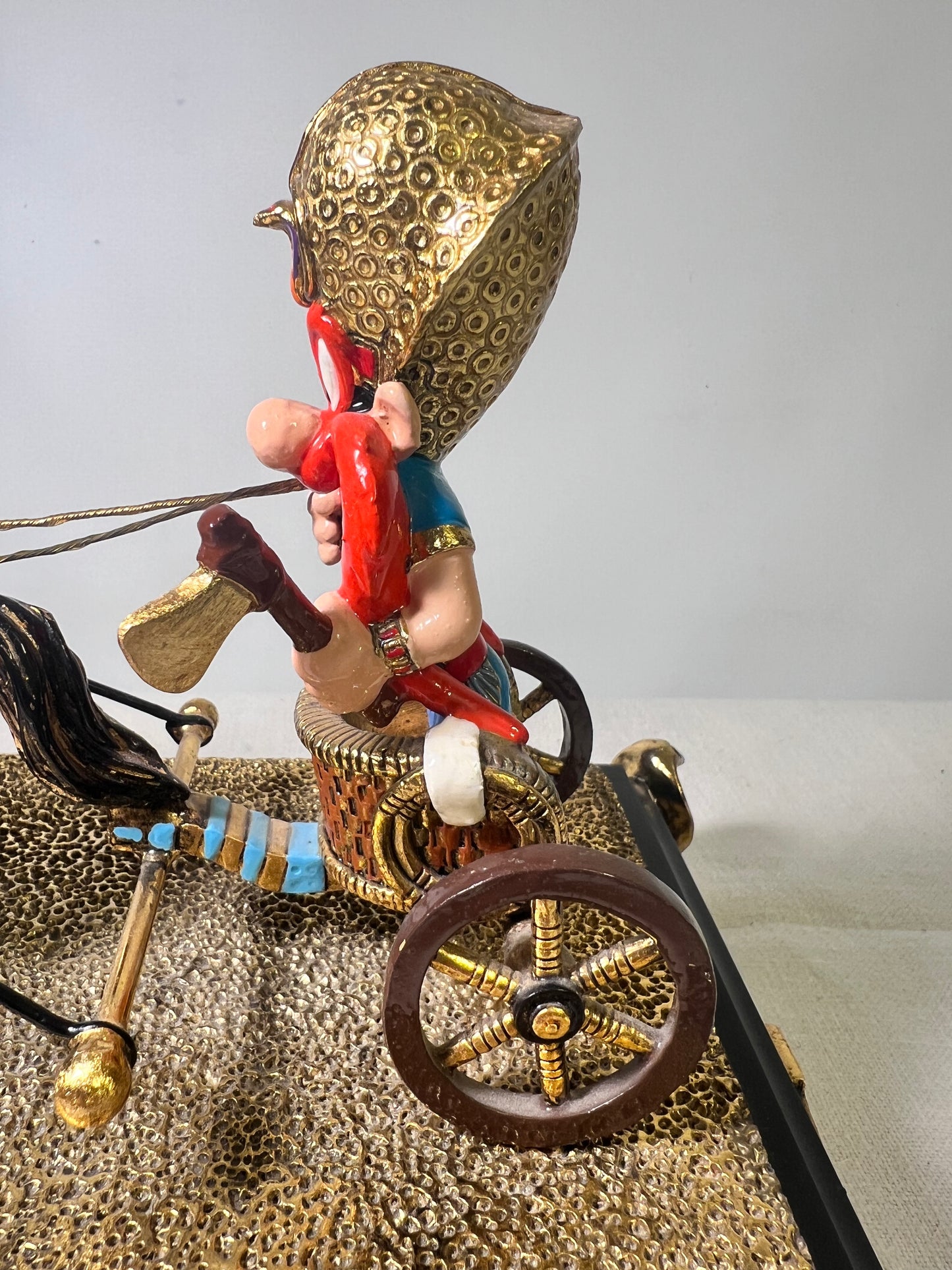 Ron Lee- Egyptian Yosemite Sam-chariot Carried by a horse- Signed a numbered 145 backlash 500–1994-looney Tunes – Warner Brothers 