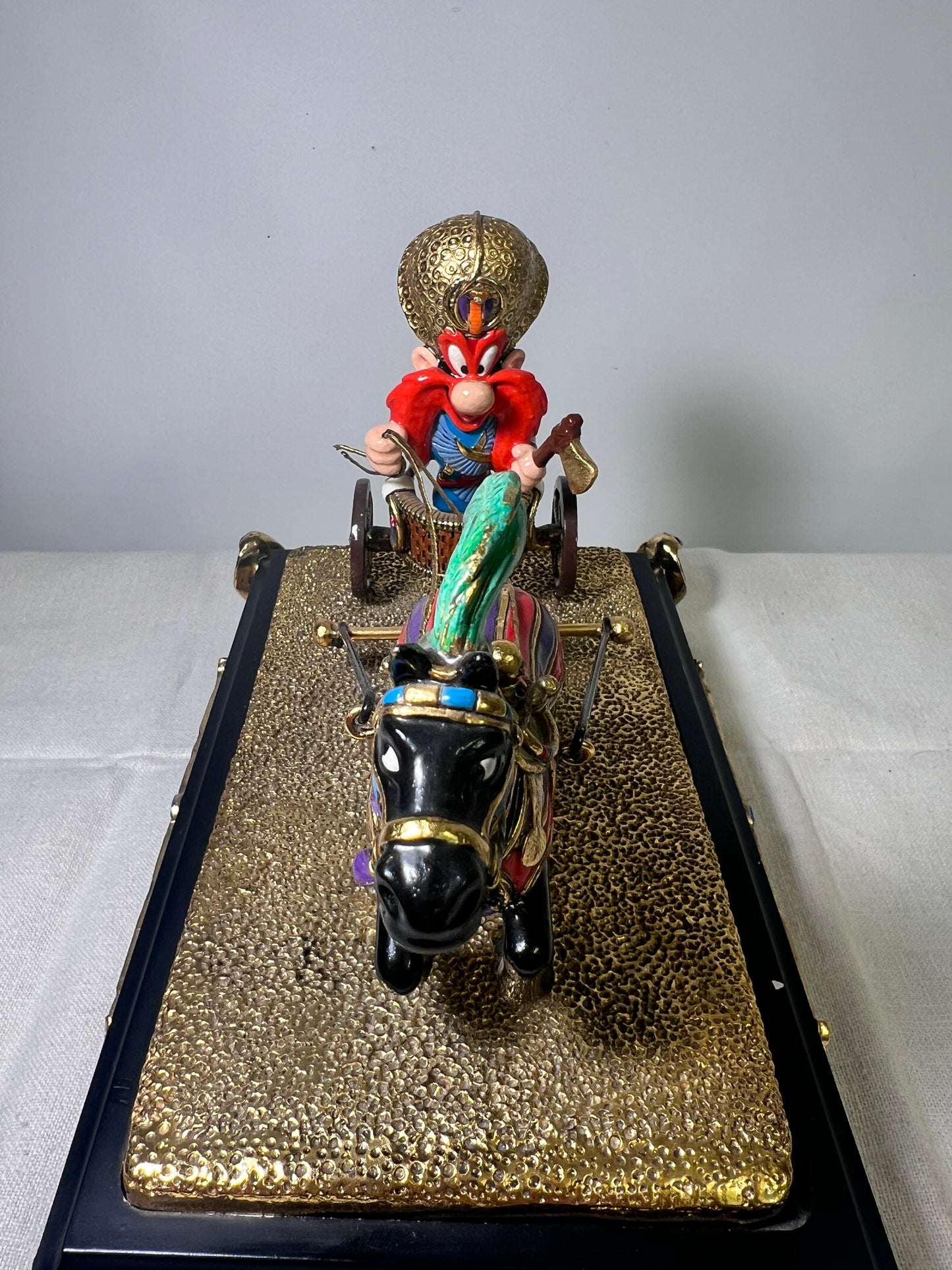 Ron Lee- Egyptian Yosemite Sam-chariot Carried by a horse- Signed a numbered 145 backlash 500–1994-looney Tunes – Warner Brothers 