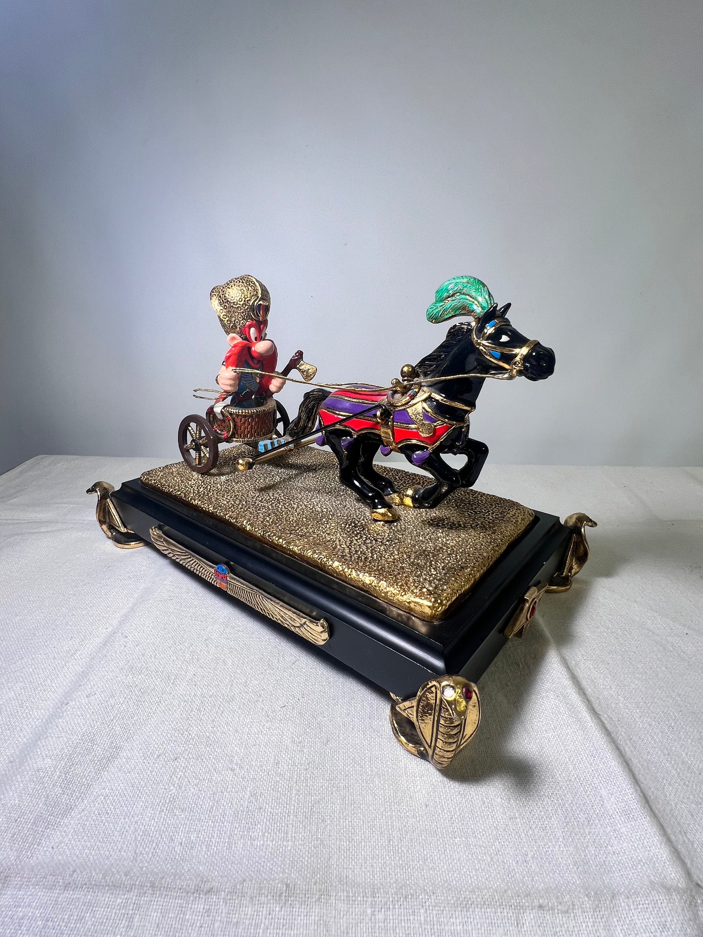 Ron Lee- Egyptian Yosemite Sam-chariot Carried by a horse- Signed a numbered 145 backlash 500–1994-looney Tunes – Warner Brothers 