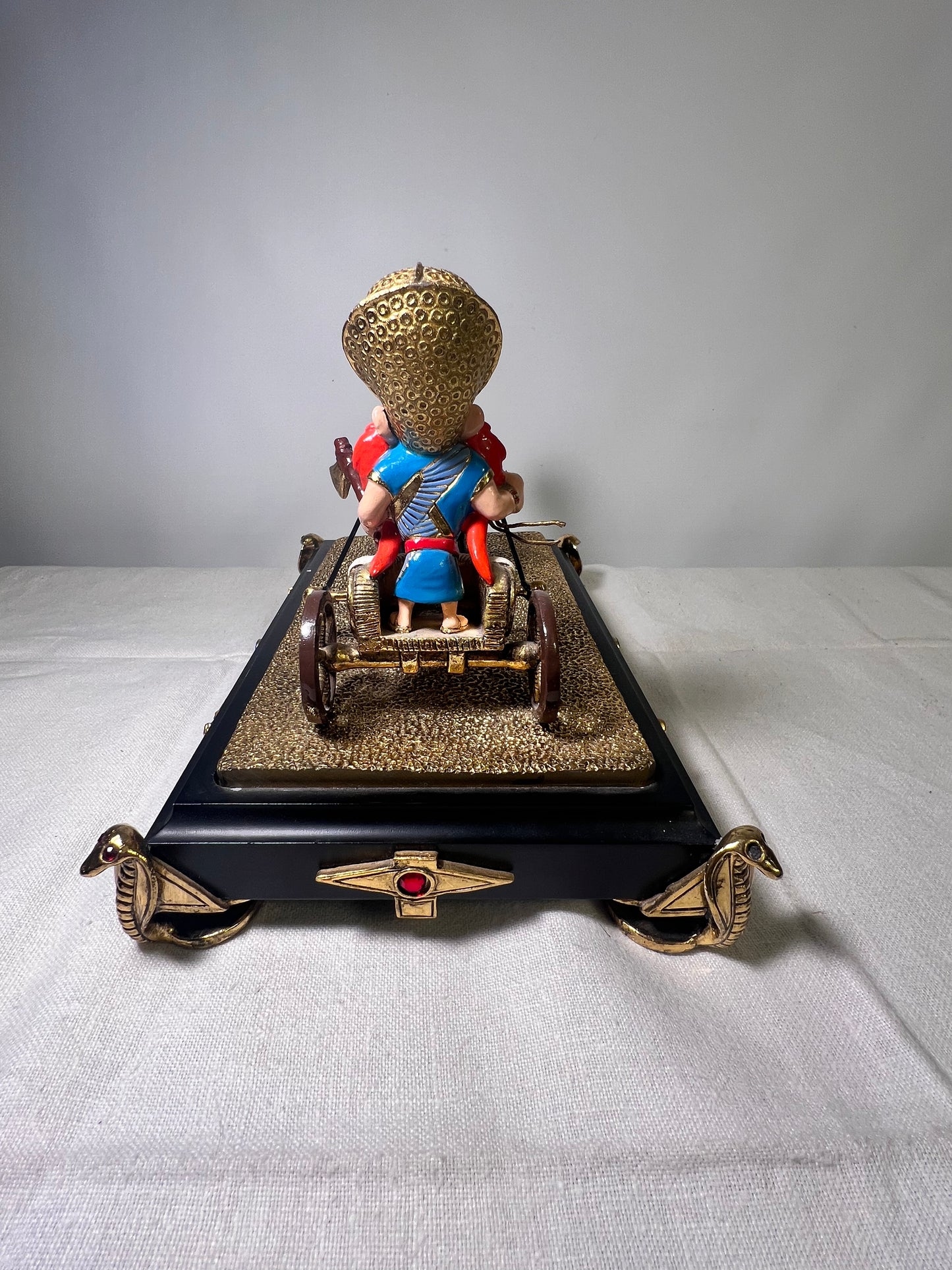 Ron Lee- Egyptian Yosemite Sam-chariot Carried by a horse- Signed a numbered 145 backlash 500–1994-looney Tunes – Warner Brothers 