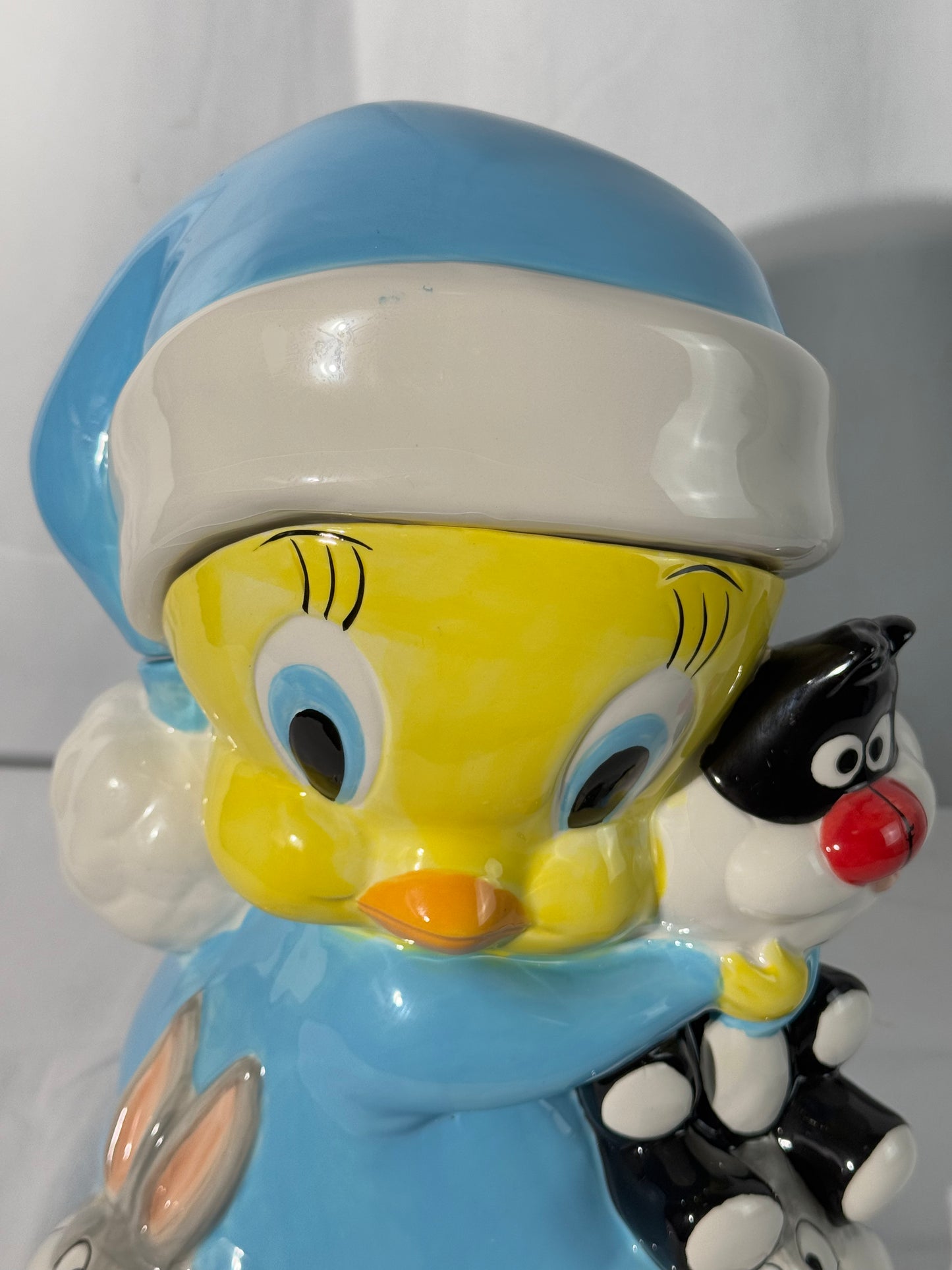 Tweety Bird Hug - 10” Cookie jar - Gibson- Looney Tunes-Warner Brothers