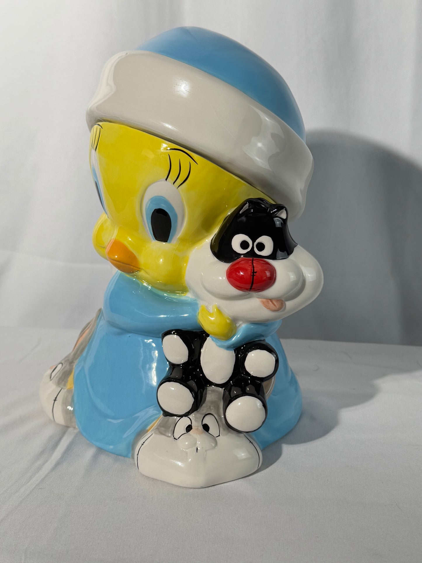 Tweety Bird Hug - 10” Cookie jar - Gibson- Looney Tunes-Warner Brothers