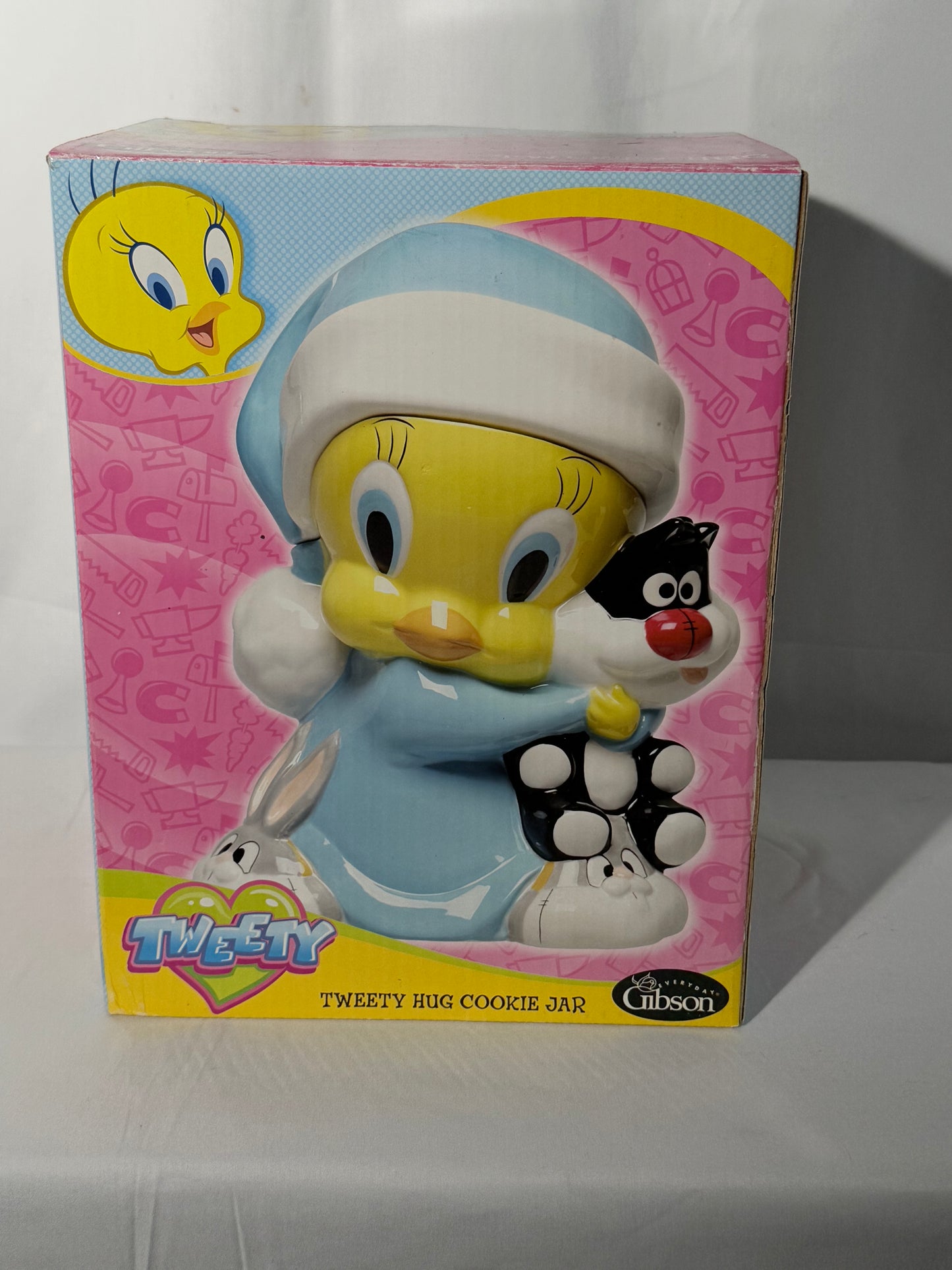 Tweety Bird Hug - 10” Cookie jar - Gibson- Looney Tunes-Warner Brothers