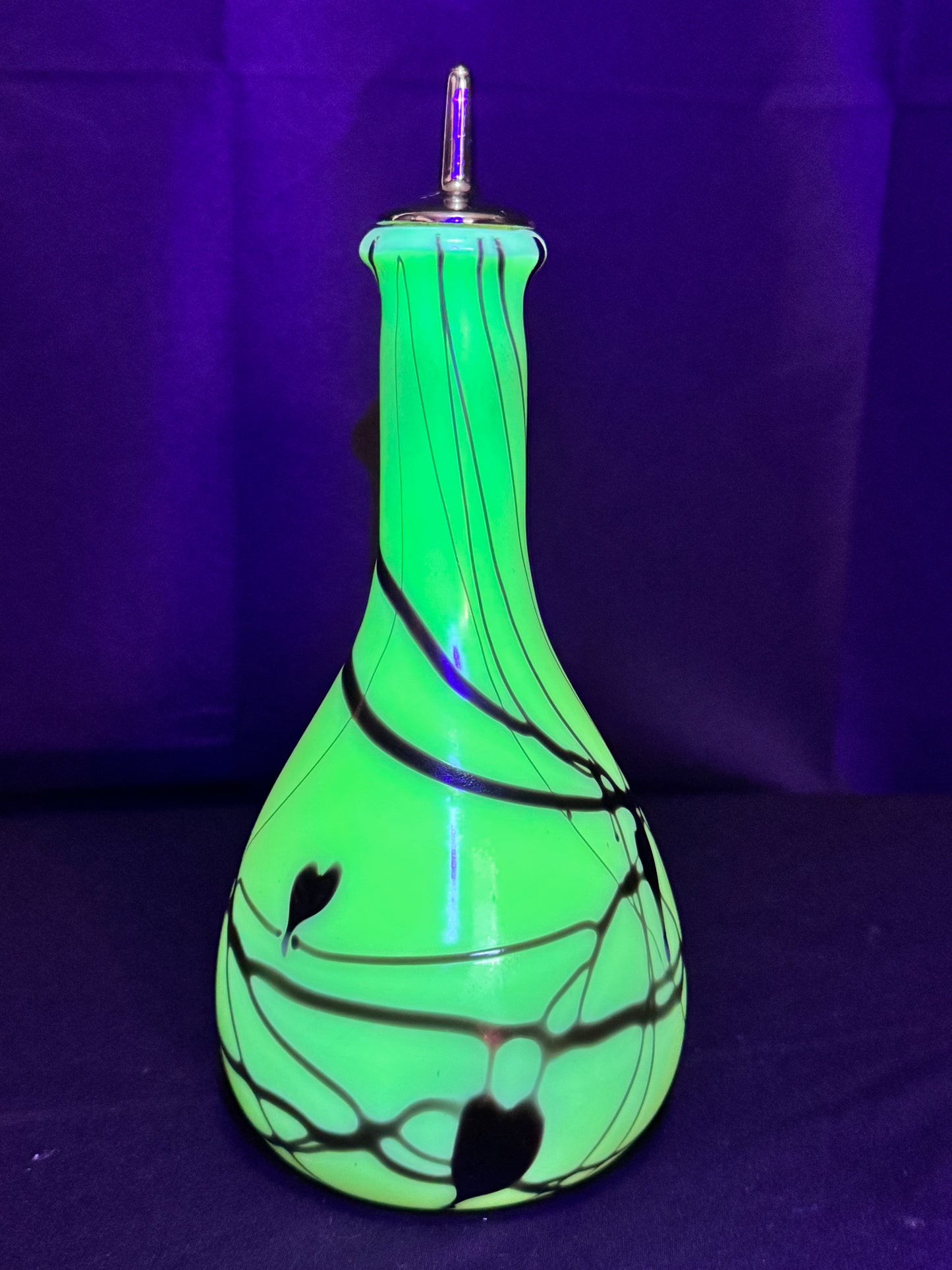 Uranium Fenton Barber Bottle – Hanging Hearts