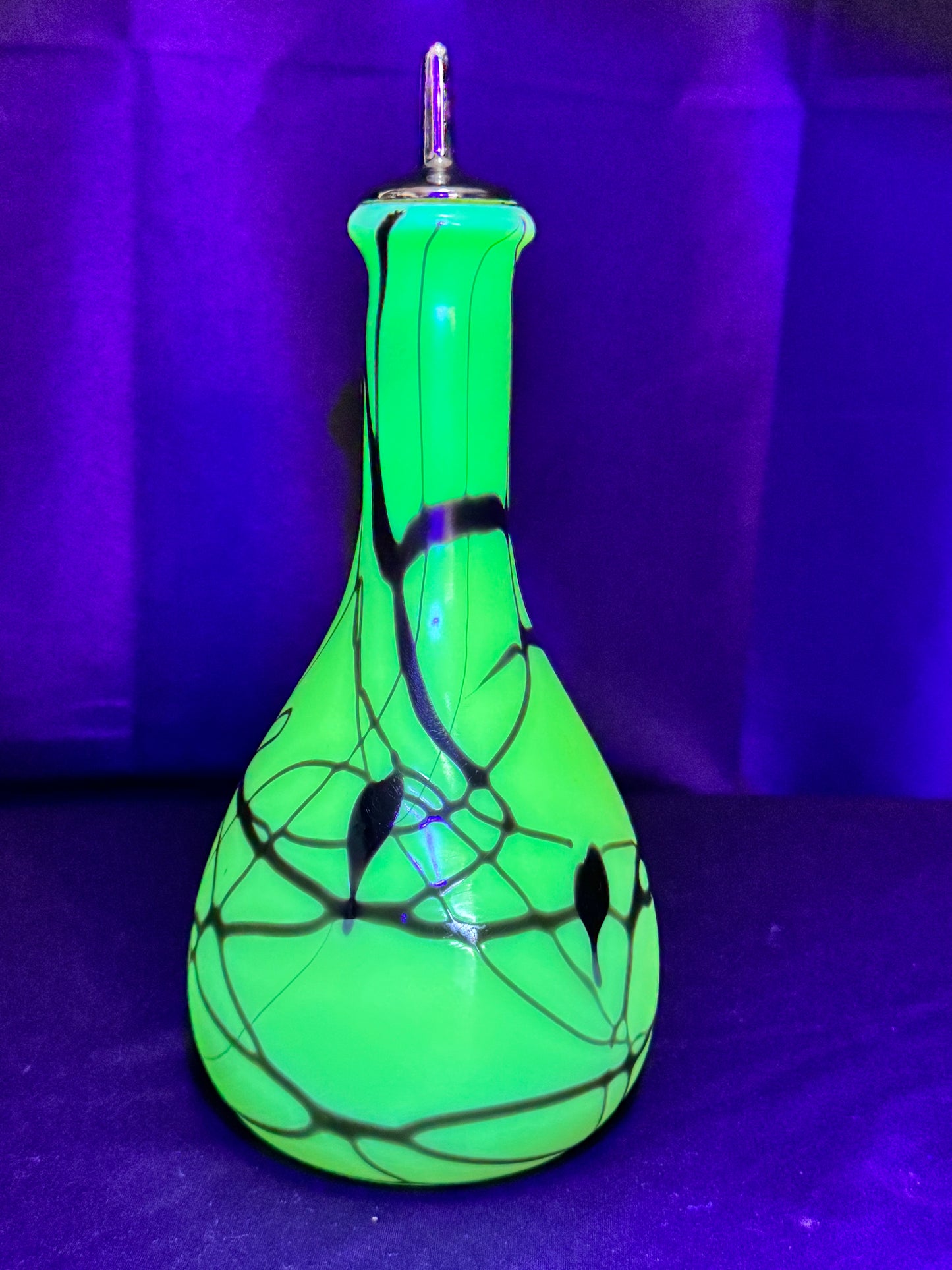 Uranium Fenton Barber Bottle – Hanging Hearts