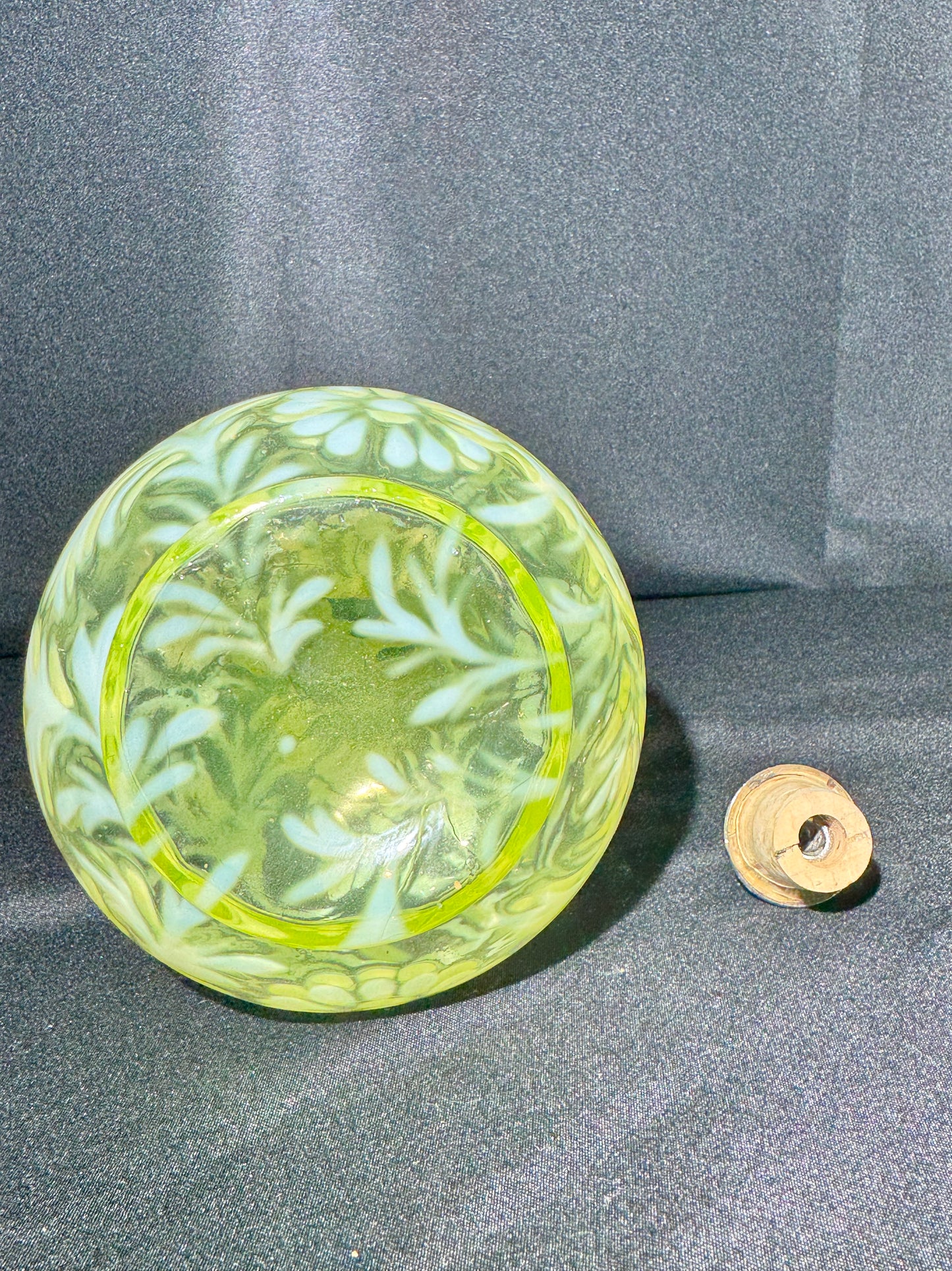Uranium Daisy and Fern Barber Bottle with Topper