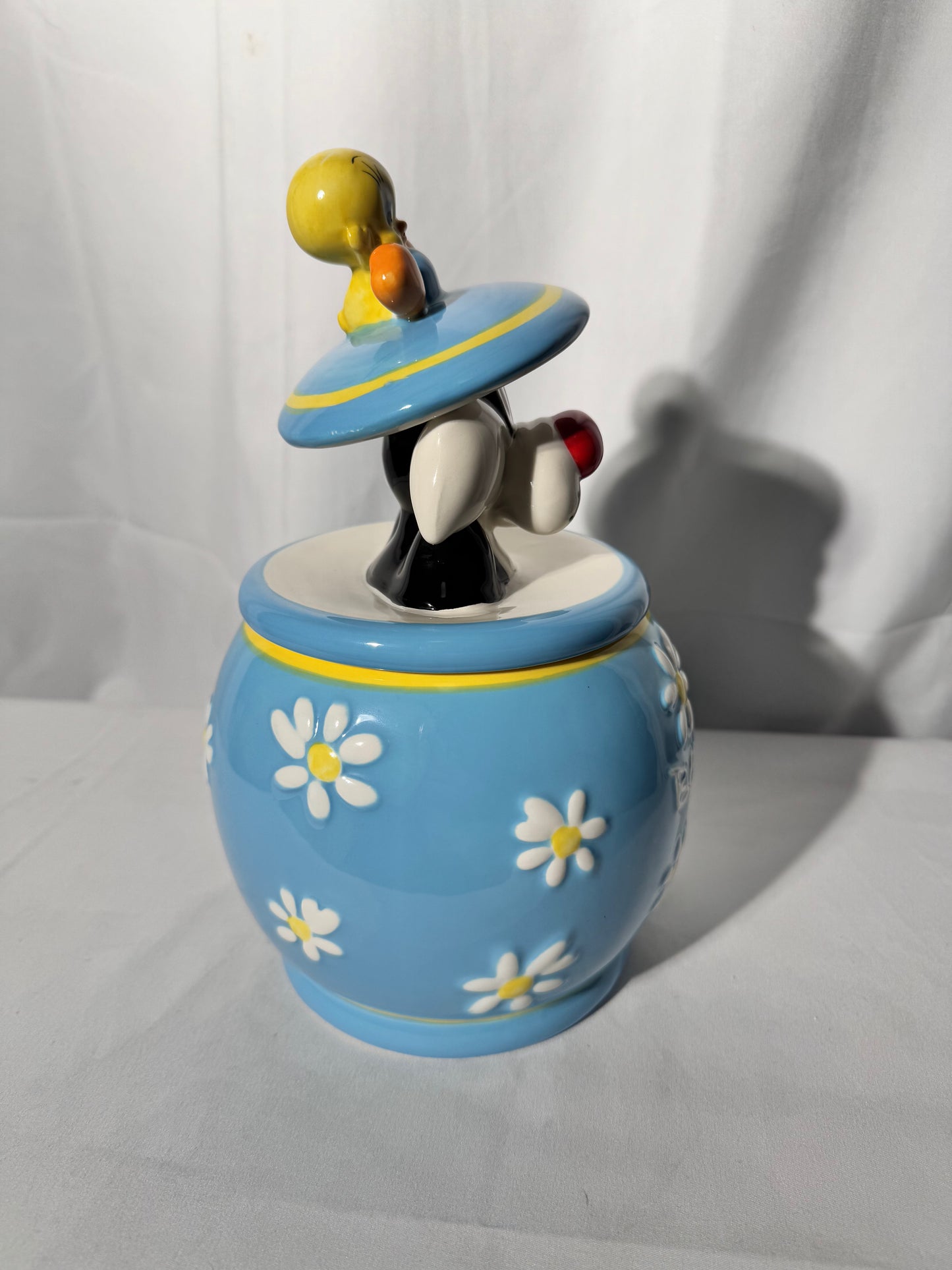 Sylvester and Tweety Bird - Best Friends- Cookie Jar - Westland giftware