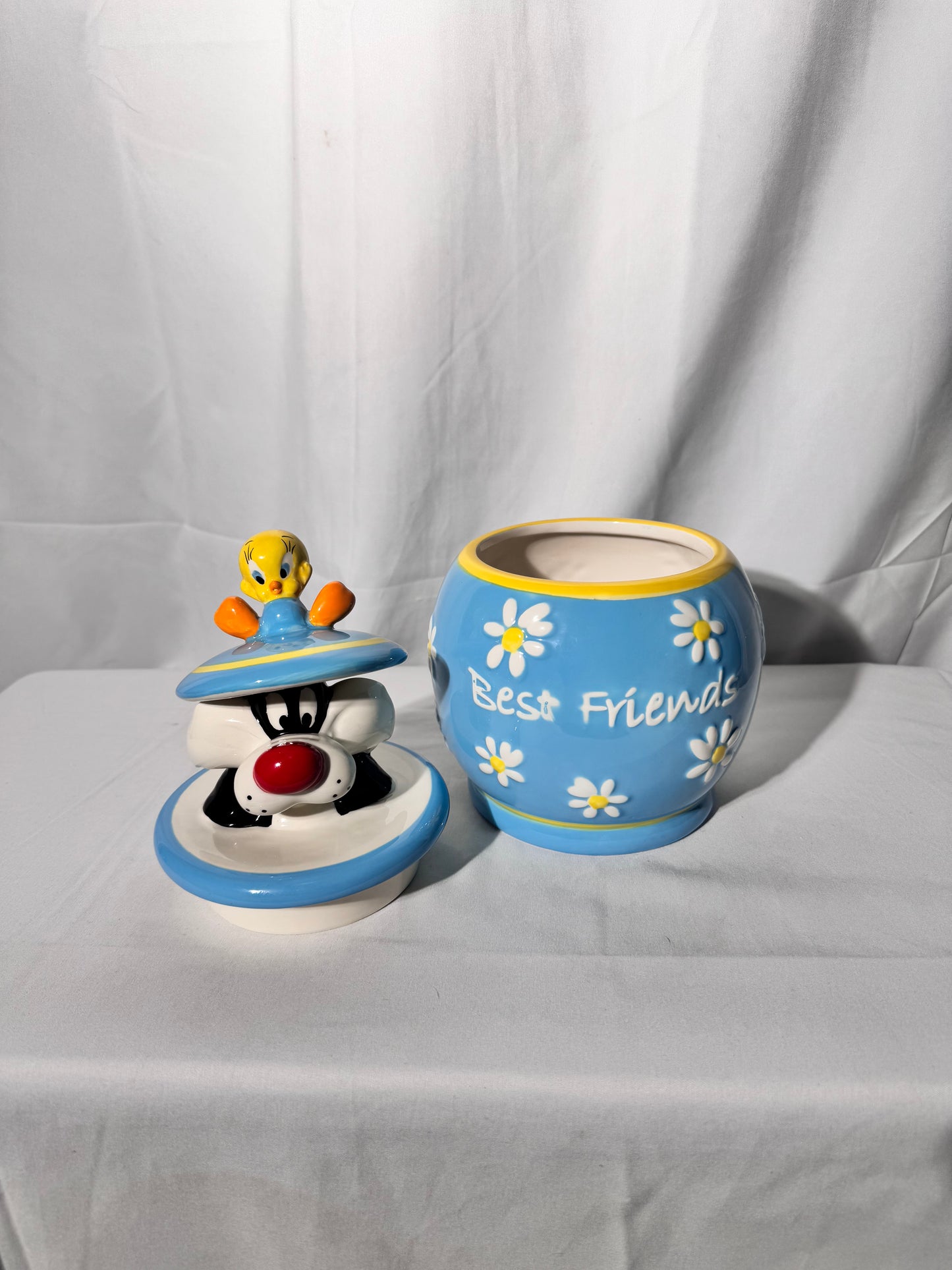 Sylvester and Tweety Bird - Best Friends- Cookie Jar - Westland giftware