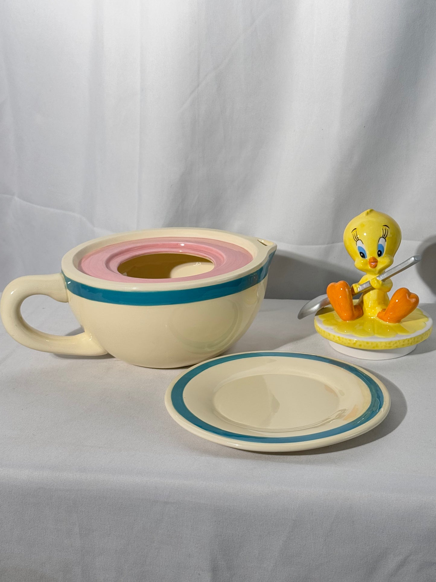 Tweety Bird - Teapot- Warner Brothers- looney Tunes- 1998