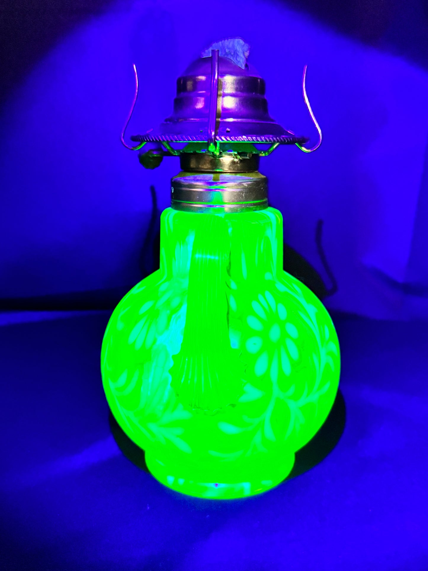 Uranium Oil Lamp – Daisy & Fern Pattern – Opalescent – Early American LG Wright