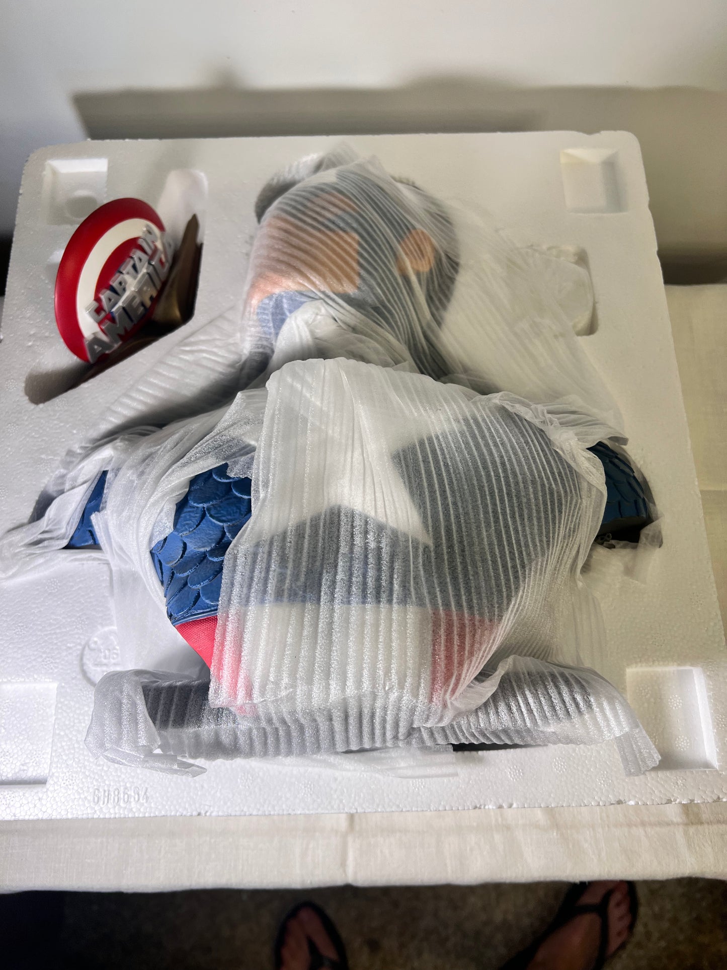 Captain America- Sideshow Bust- # 308/400- display sign- Original Box and sipping box from sideshow