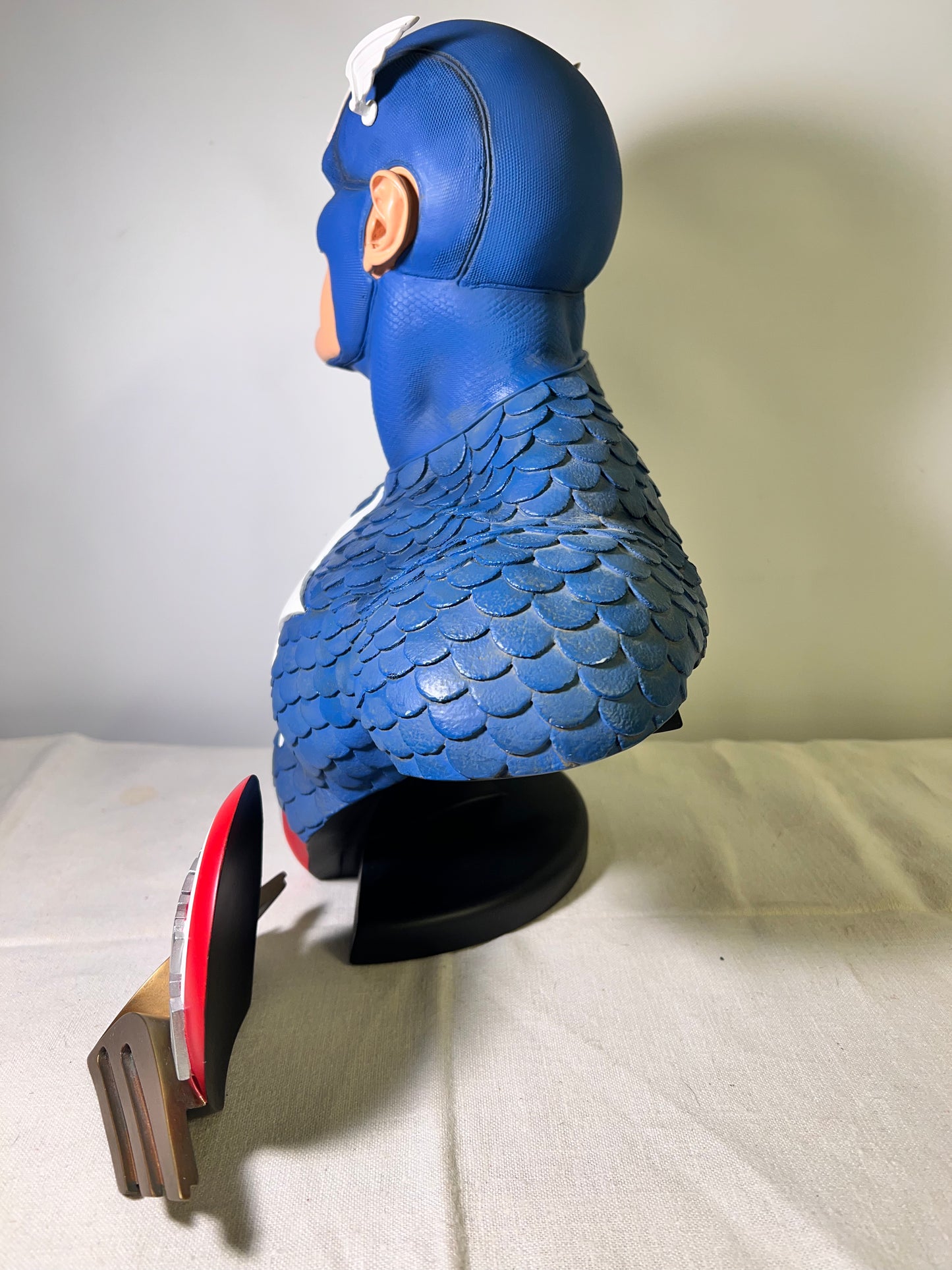 Captain America- Sideshow Bust- # 308/400- display sign- Original Box and sipping box from sideshow