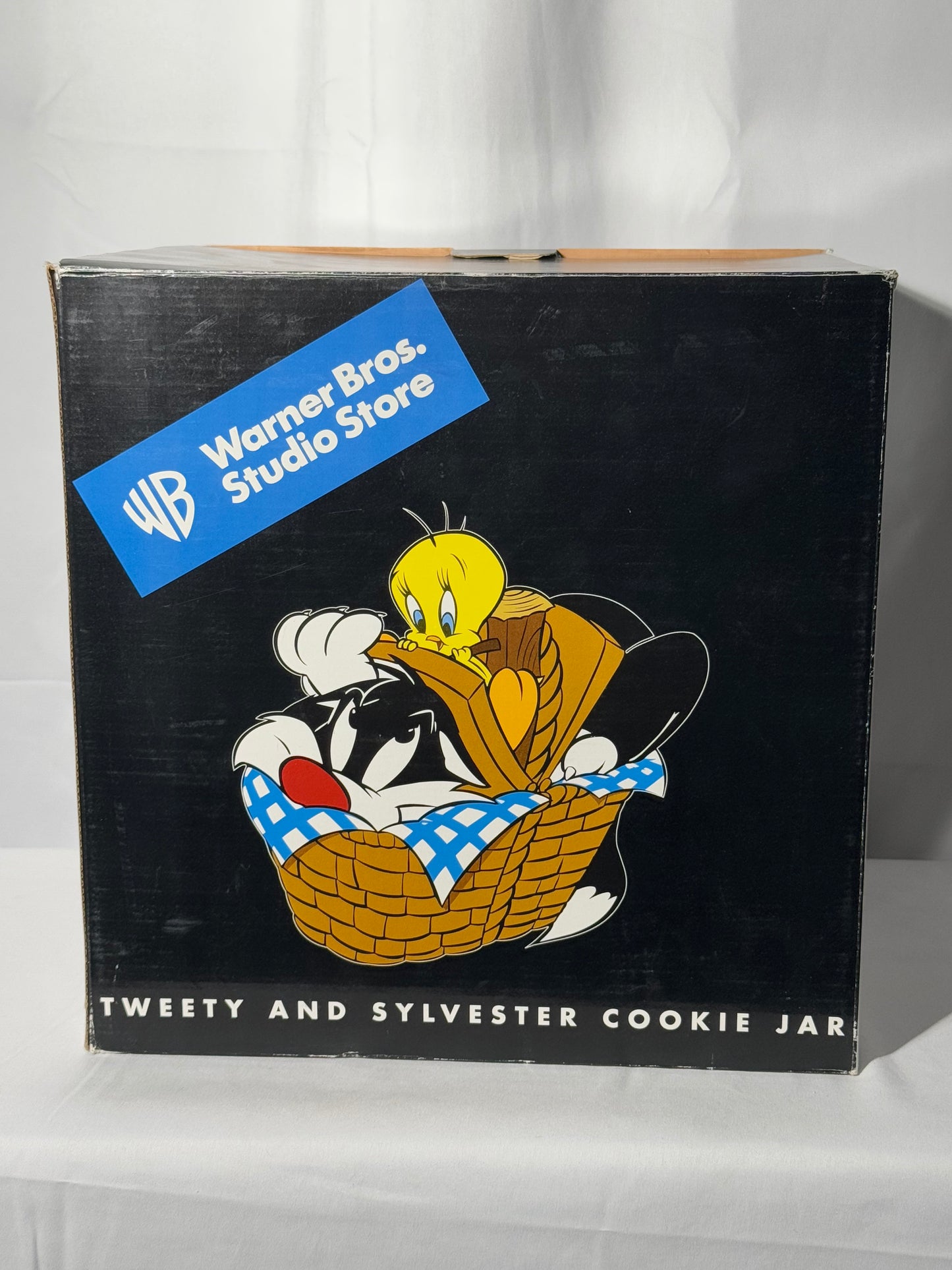 Tweety and Sylvester- cookie Jar- picnic basket-Warner Brothers-Looney Tunes-1999