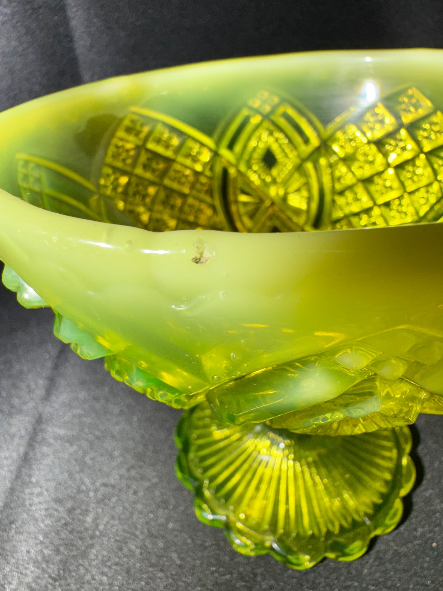 George Davidson Pearline Stemmed Basin with Cover – 1896 – Uranium Opalescent – Etched RD325539