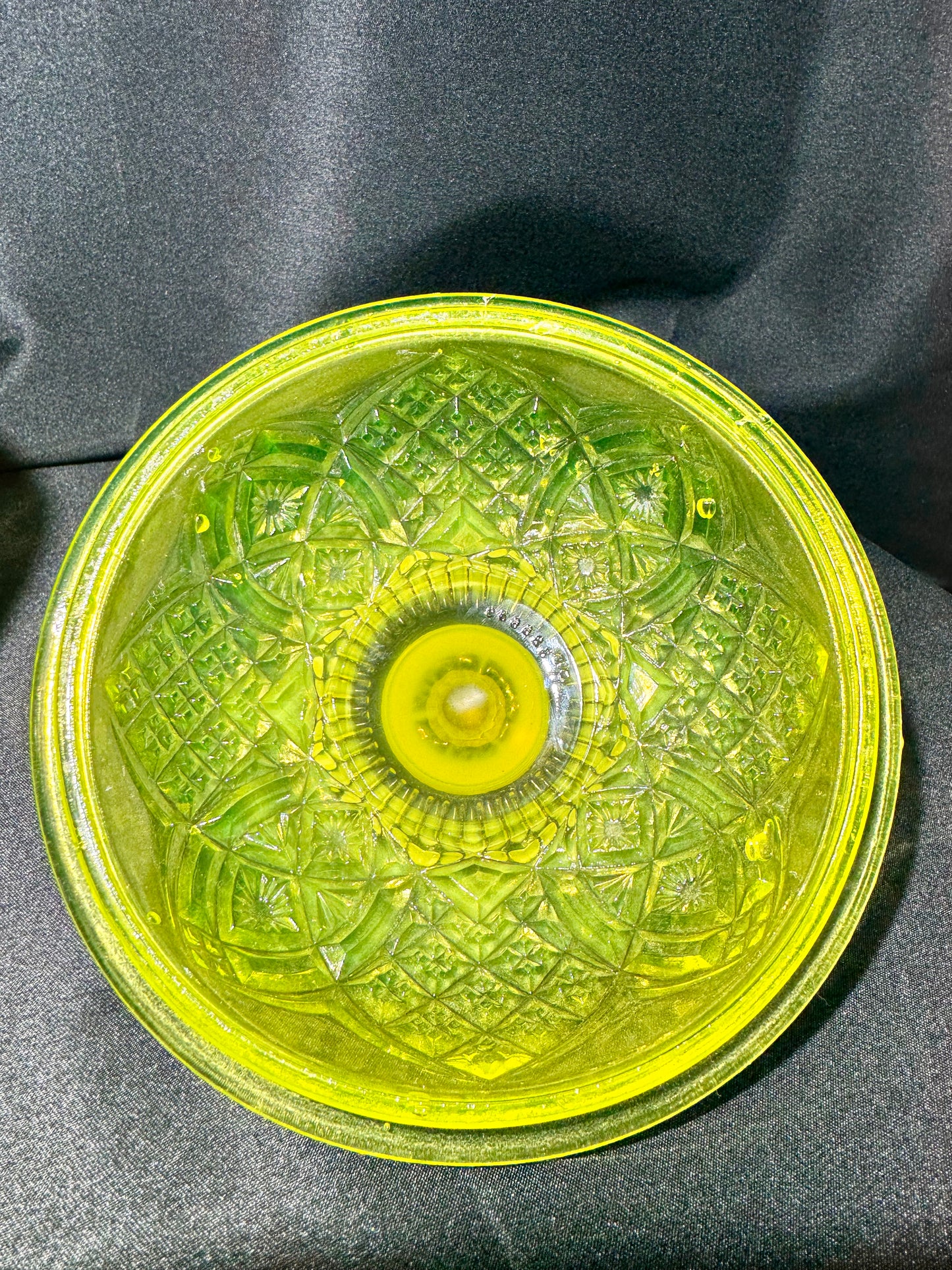 George Davidson Pearline Stemmed Basin with Cover – 1896 – Uranium Opalescent – Etched RD325539