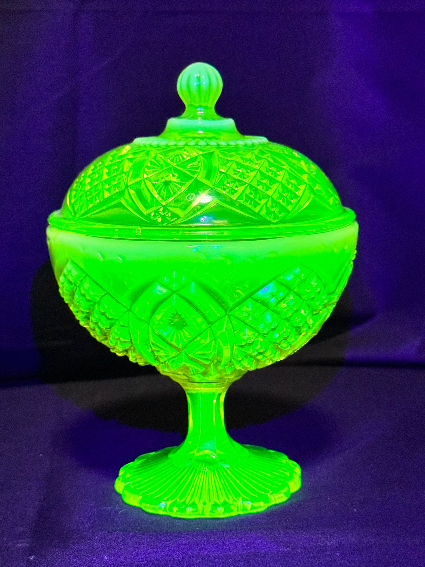 George Davidson Pearline Stemmed Basin with Cover – 1896 – Uranium Opalescent – Etched RD325539