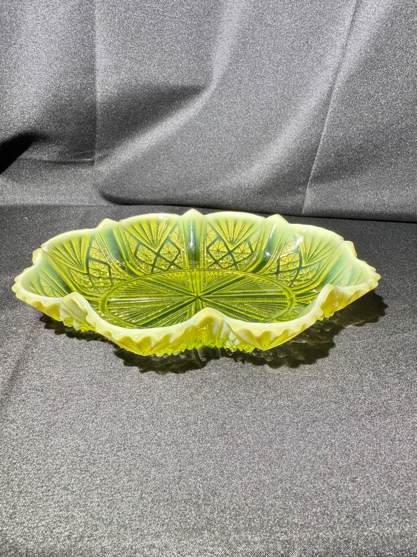 George Davidson “Lords and Ladies” Uranium Opalescent 8” Primrose Pearline Serving bowl