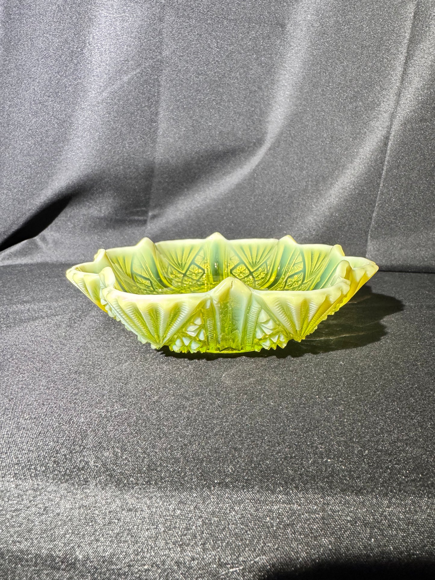 George Davidson “Lords and Ladies” Uranium Opalescent 8” Primrose Pearline Serving bowl
