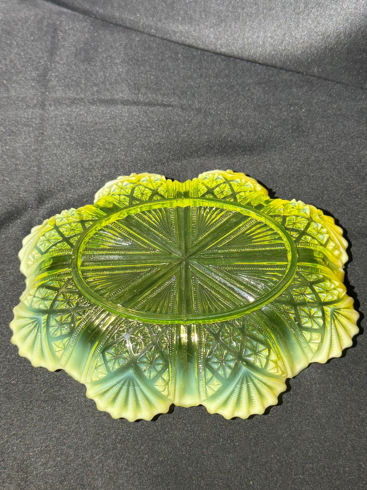 George Davidson “Lords and Ladies” Uranium Opalescent 8” Primrose Pearline Serving bowl