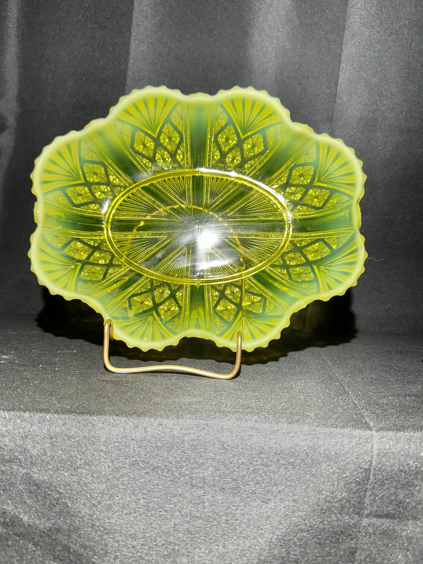 George Davidson “Lords and Ladies” Uranium Opalescent Serving Bowl 9.5”x7.5”