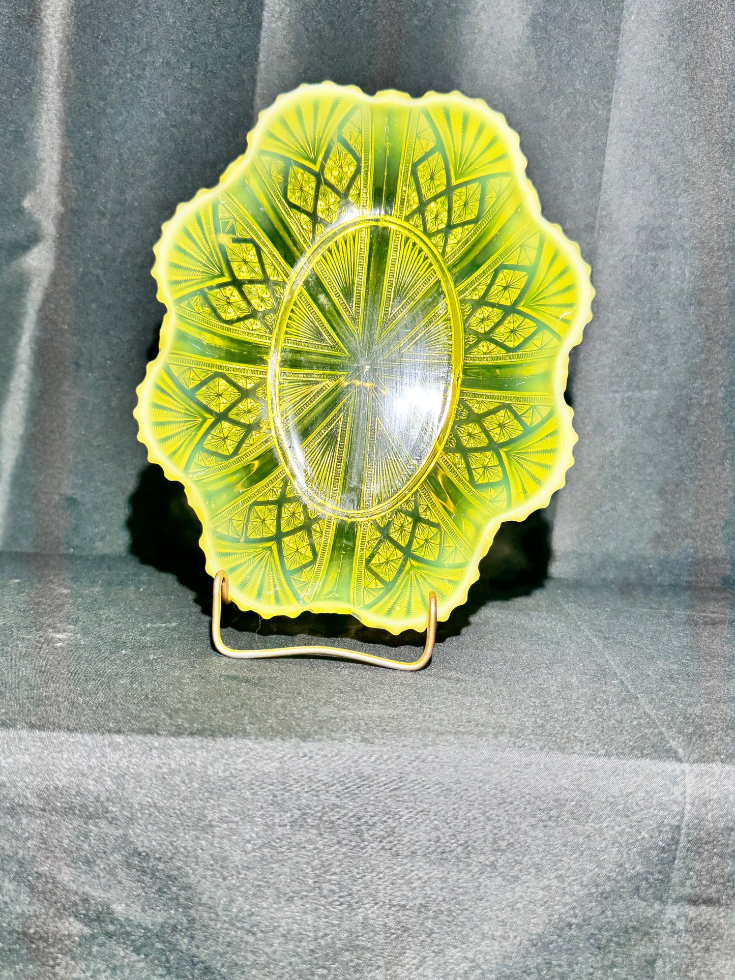 George Davidson “Lords and Ladies” Uranium Opalescent Serving Bowl 9.5”x7.5”