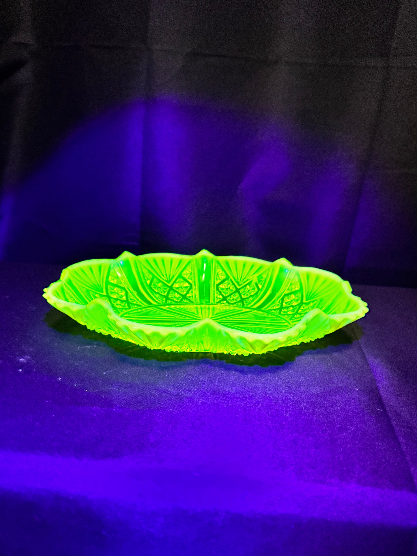 George Davidson “Lords and Ladies” Uranium Opalescent Serving Bowl 9.5”x7.5”