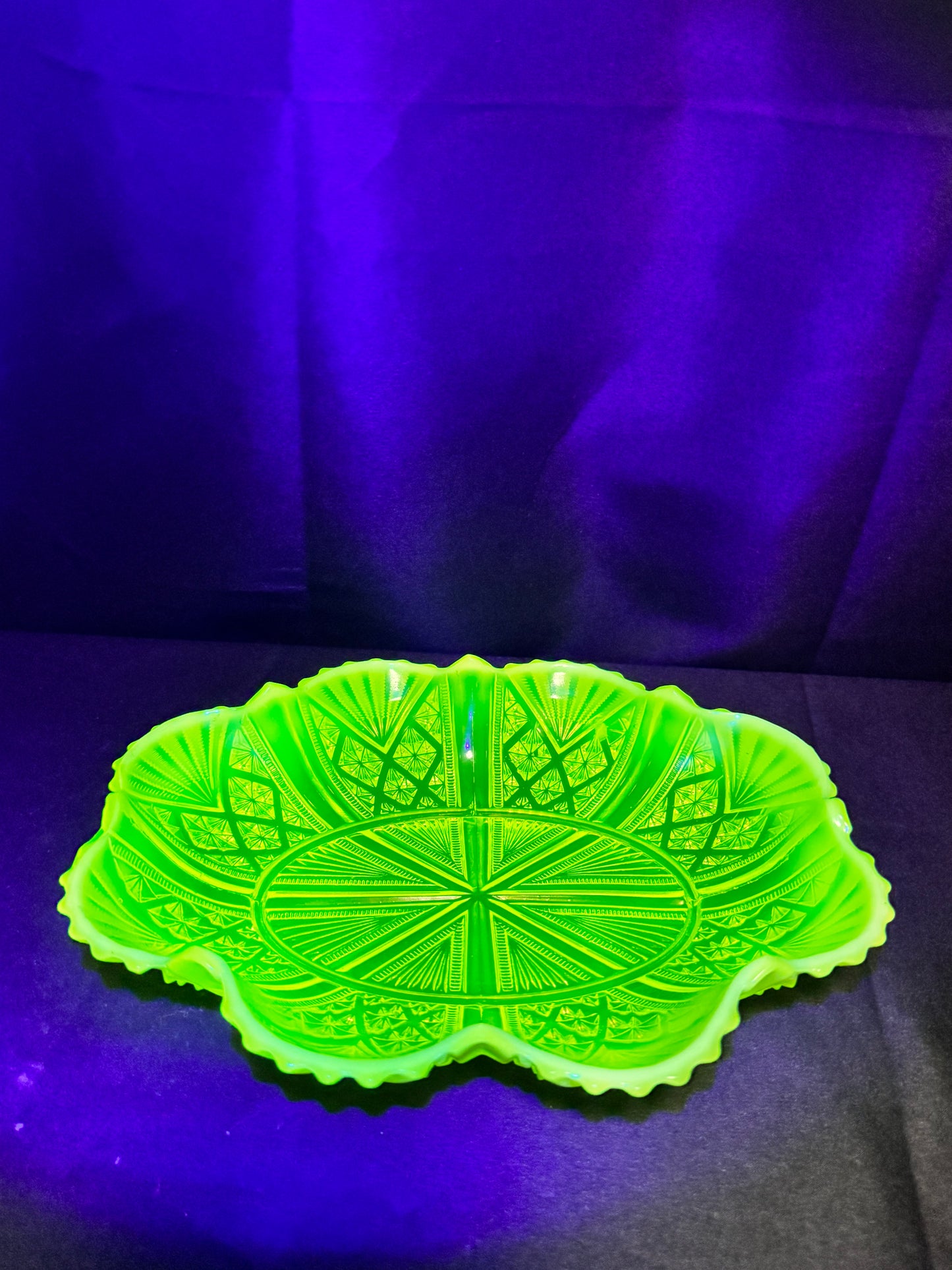 George Davidson “Lords and Ladies” Uranium Opalescent Serving Bowl 9.5”x7.5”