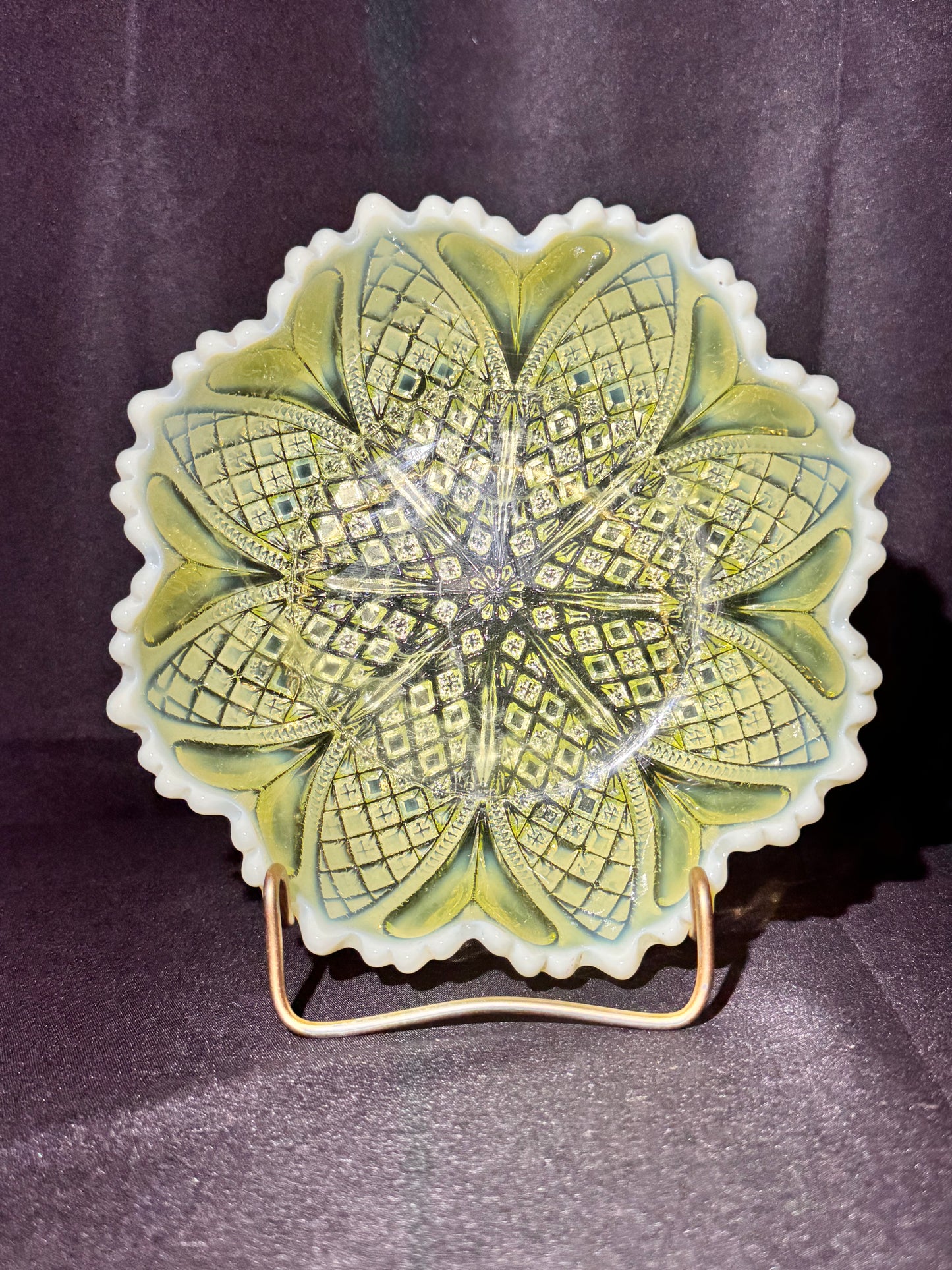 George Davidson “William & Mary” Pattern 7″ round Bowl / Candy Dish — Uranium Adolescent Pearline