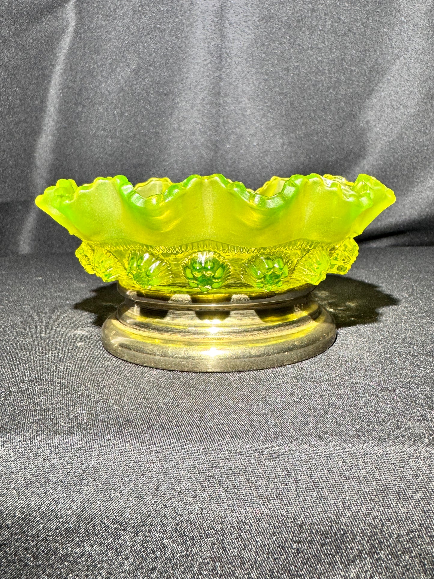 Uranium Davidson Blackberry Prunt/dish #R533040