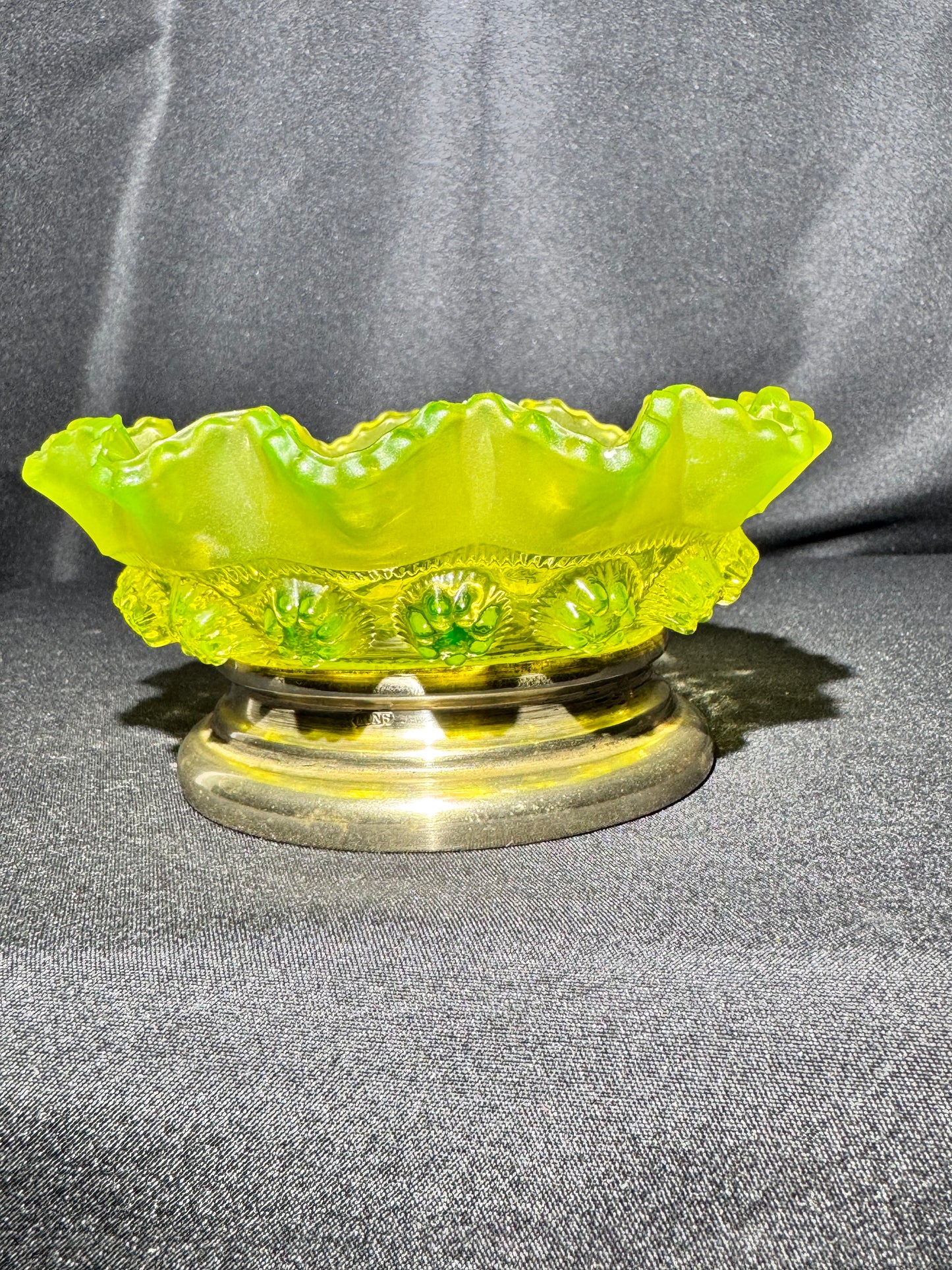 Uranium Davidson Blackberry Prunt/dish #R533040