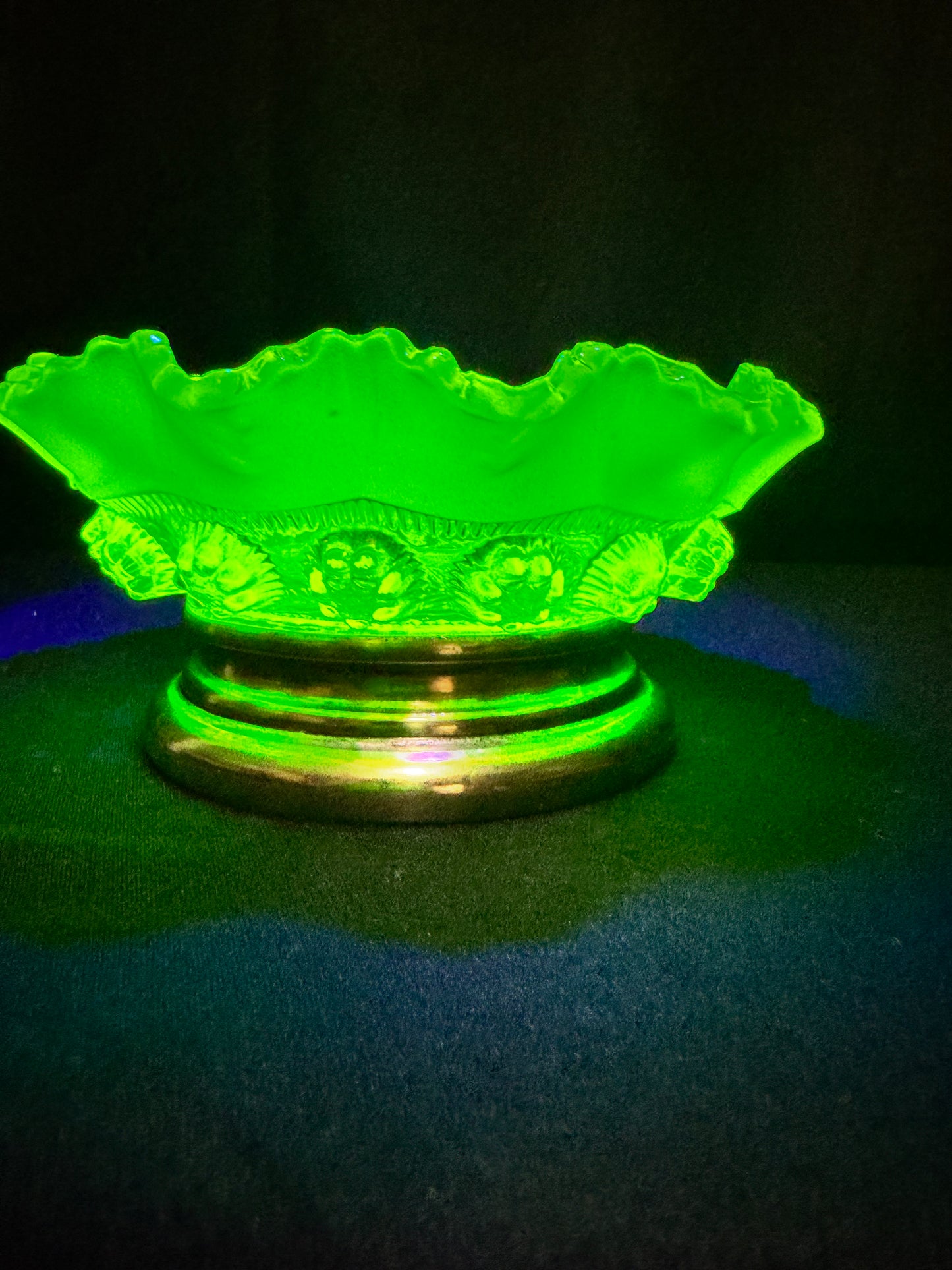 Uranium Davidson Blackberry Prunt/dish #R533040