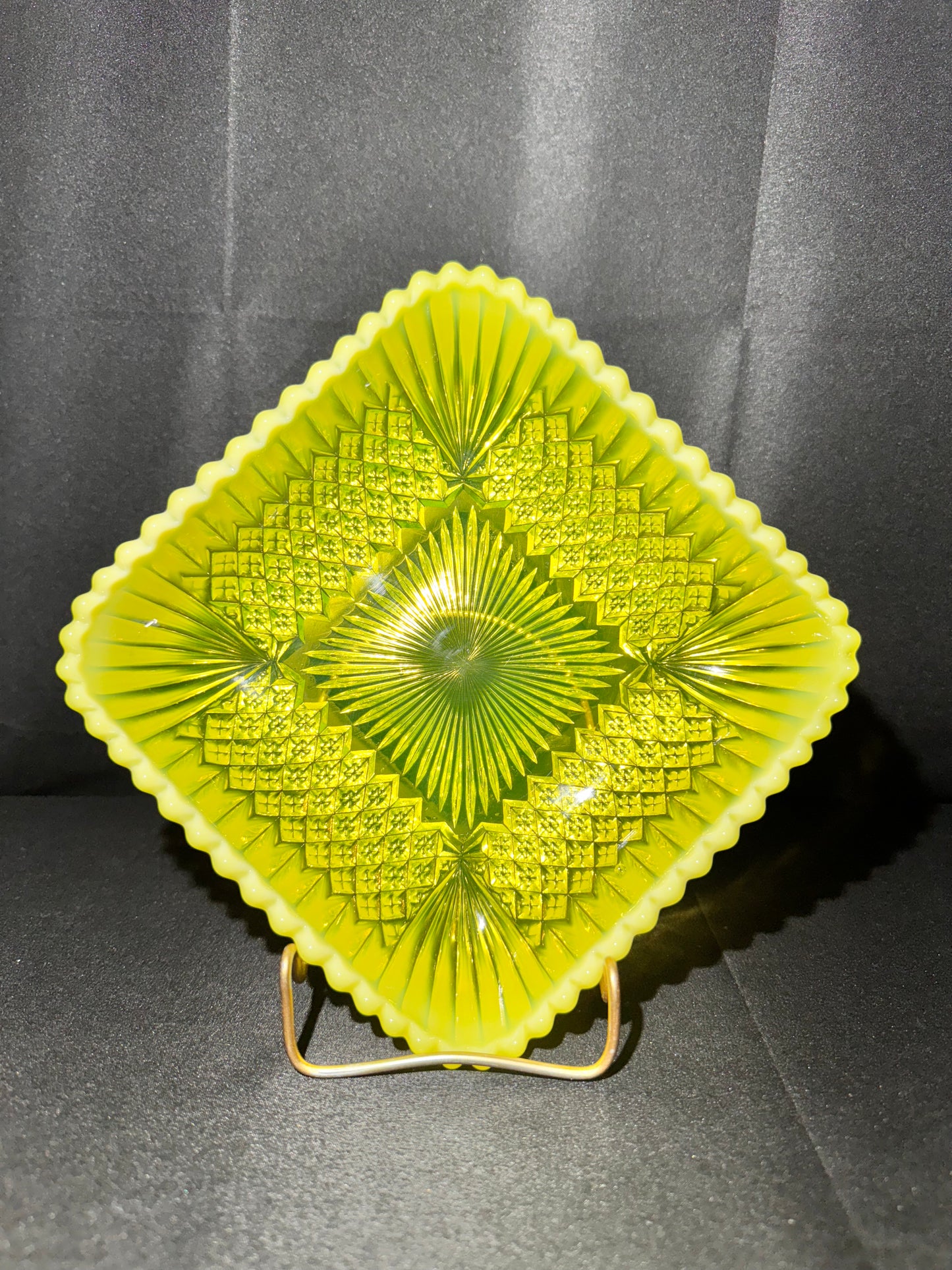 Uranium- Davidson- Somerset Square Suited Bowl Primrose Pearline Opalescent