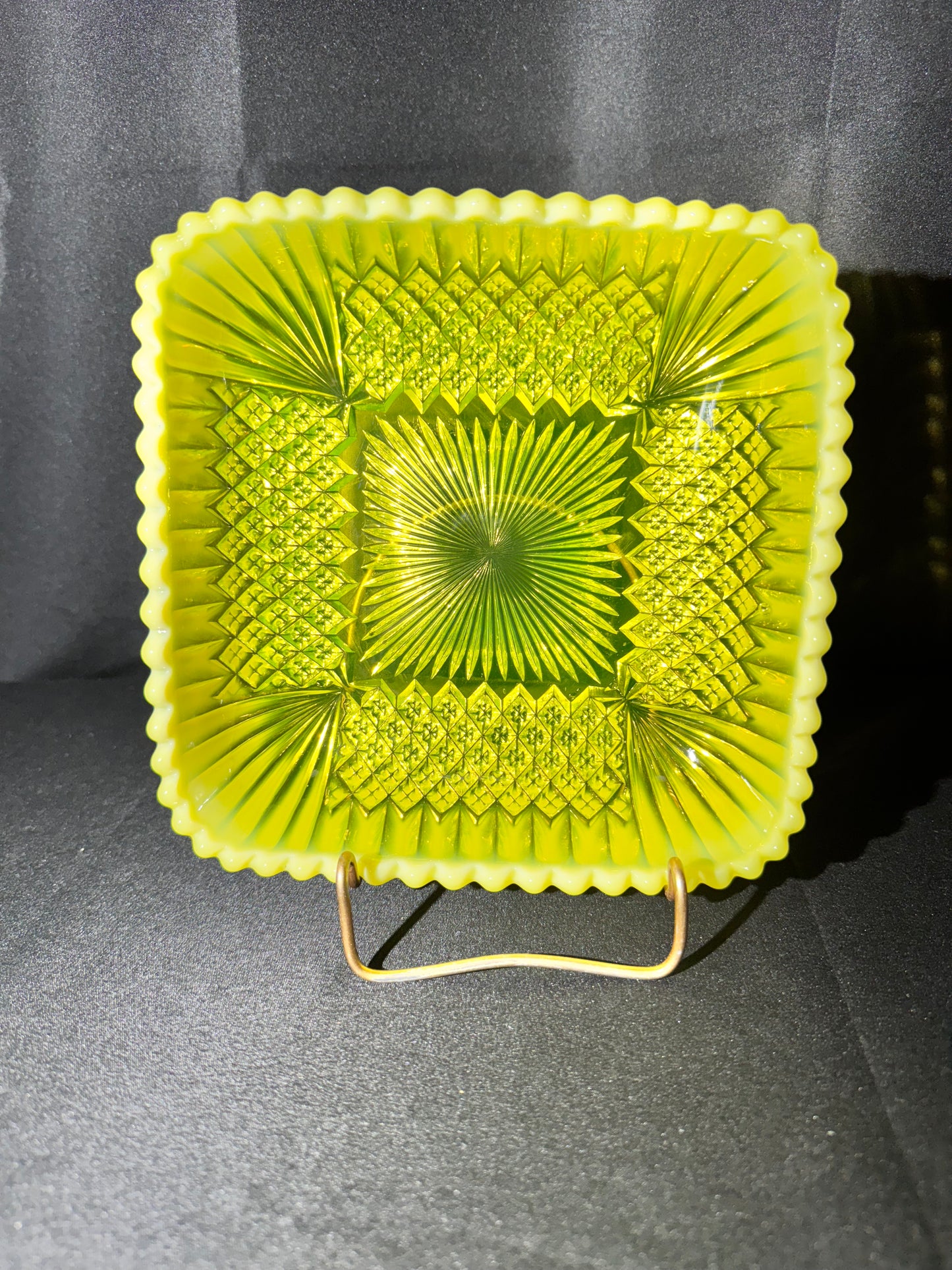 Uranium- Davidson- Somerset Square Suited Bowl Primrose Pearline Opalescent
