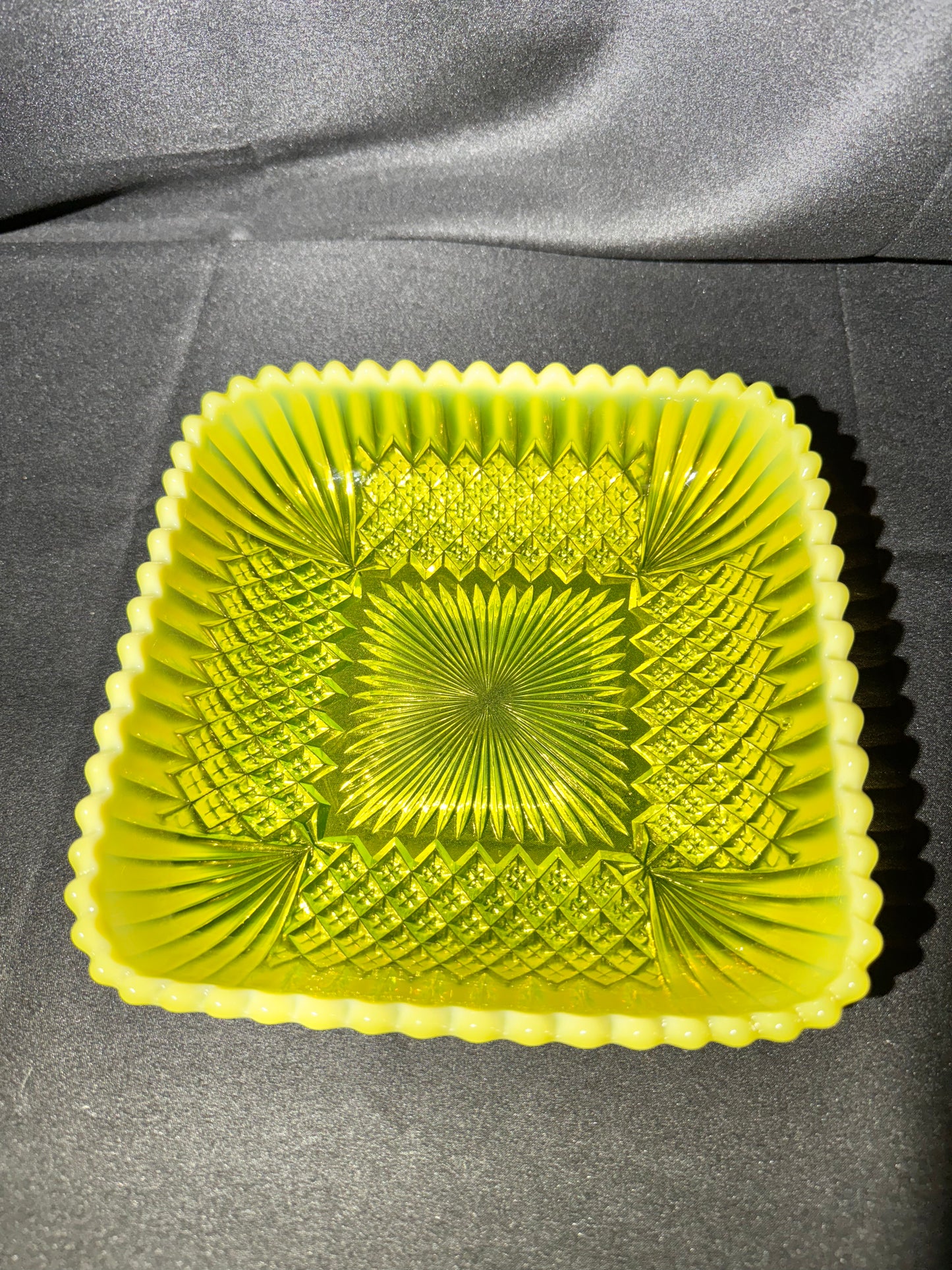 Uranium- Davidson- Somerset Square Suited Bowl Primrose Pearline Opalescent