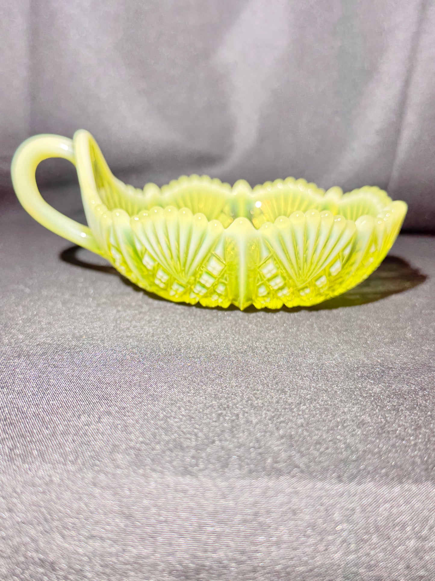 Uranium - Davidson “War of Roses” Nappy (Handled Bowl) - Primrose Pearline