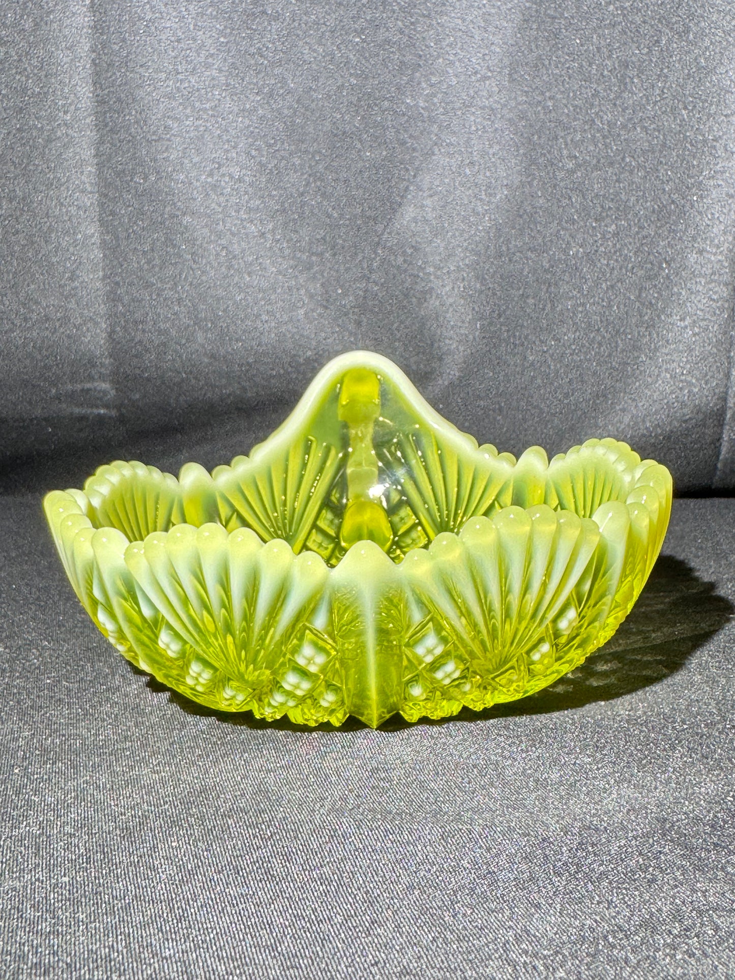 Uranium - Davidson “War of Roses” Nappy (Handled Bowl) - Primrose Pearline
