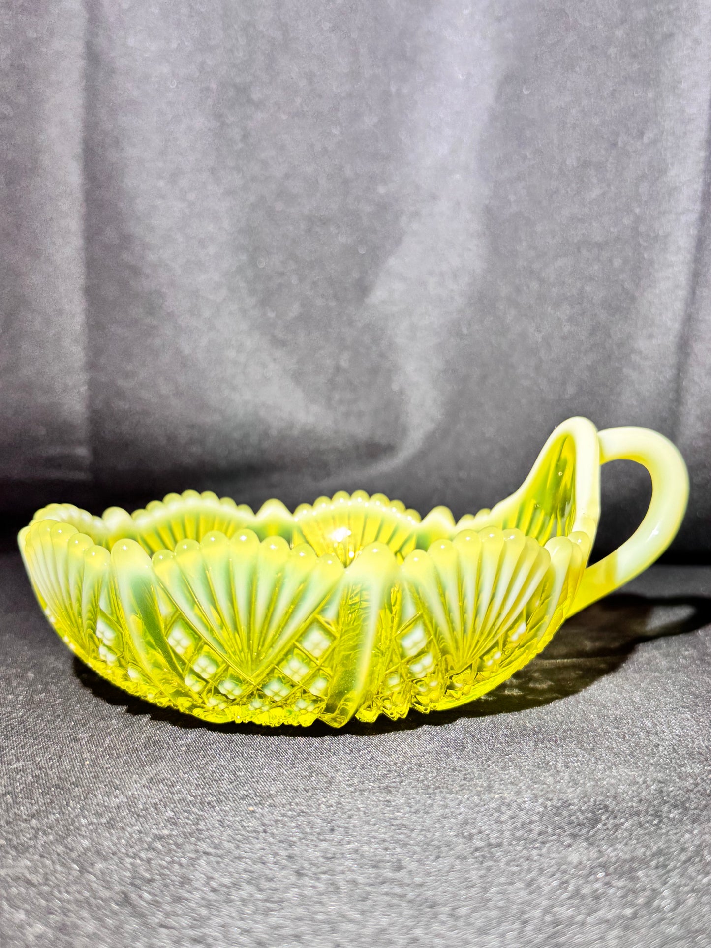 Uranium - Davidson “War of Roses” Nappy (Handled Bowl) - Primrose Pearline