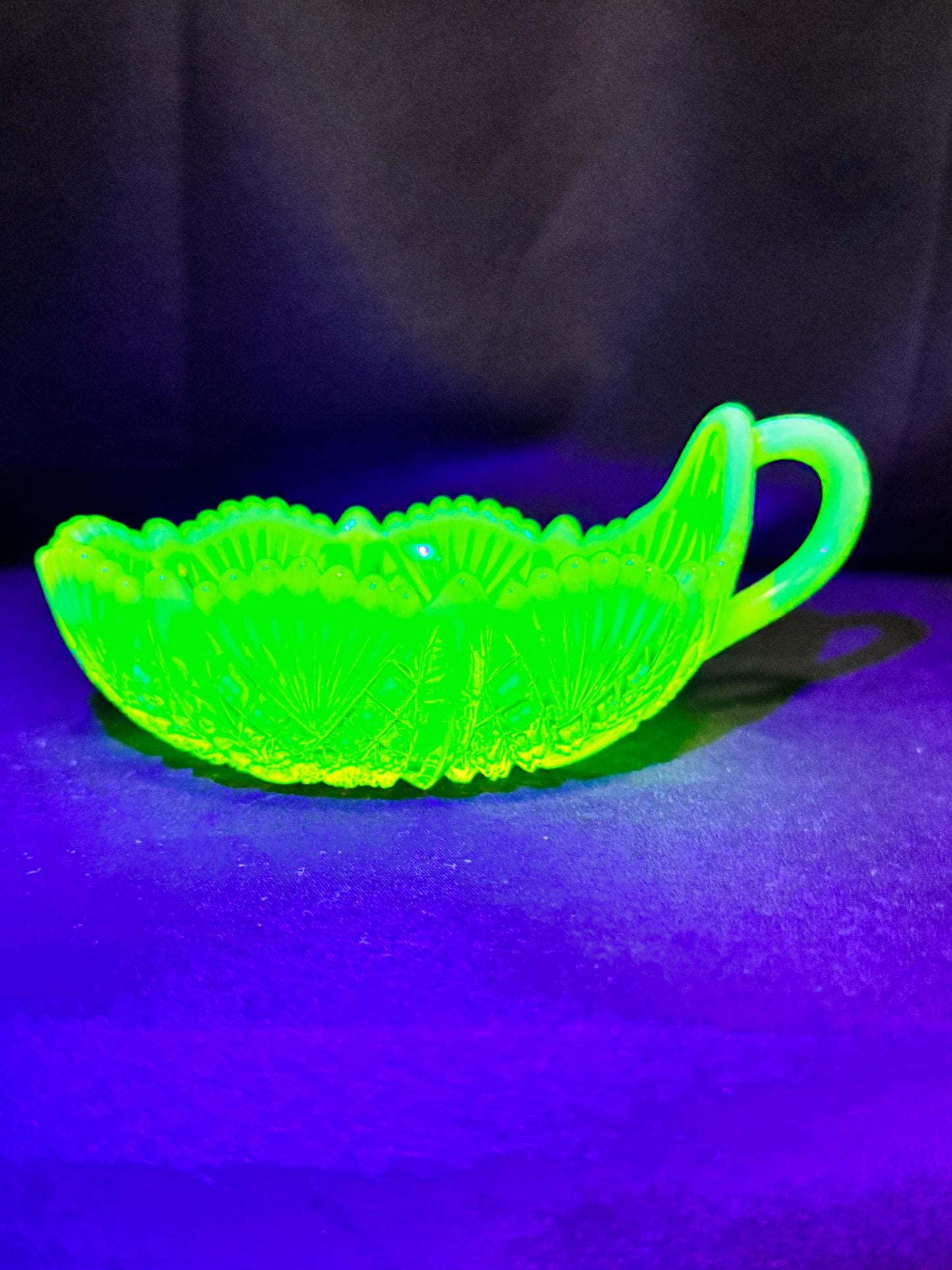 Uranium - Davidson “War of Roses” Nappy (Handled Bowl) - Primrose Pearline