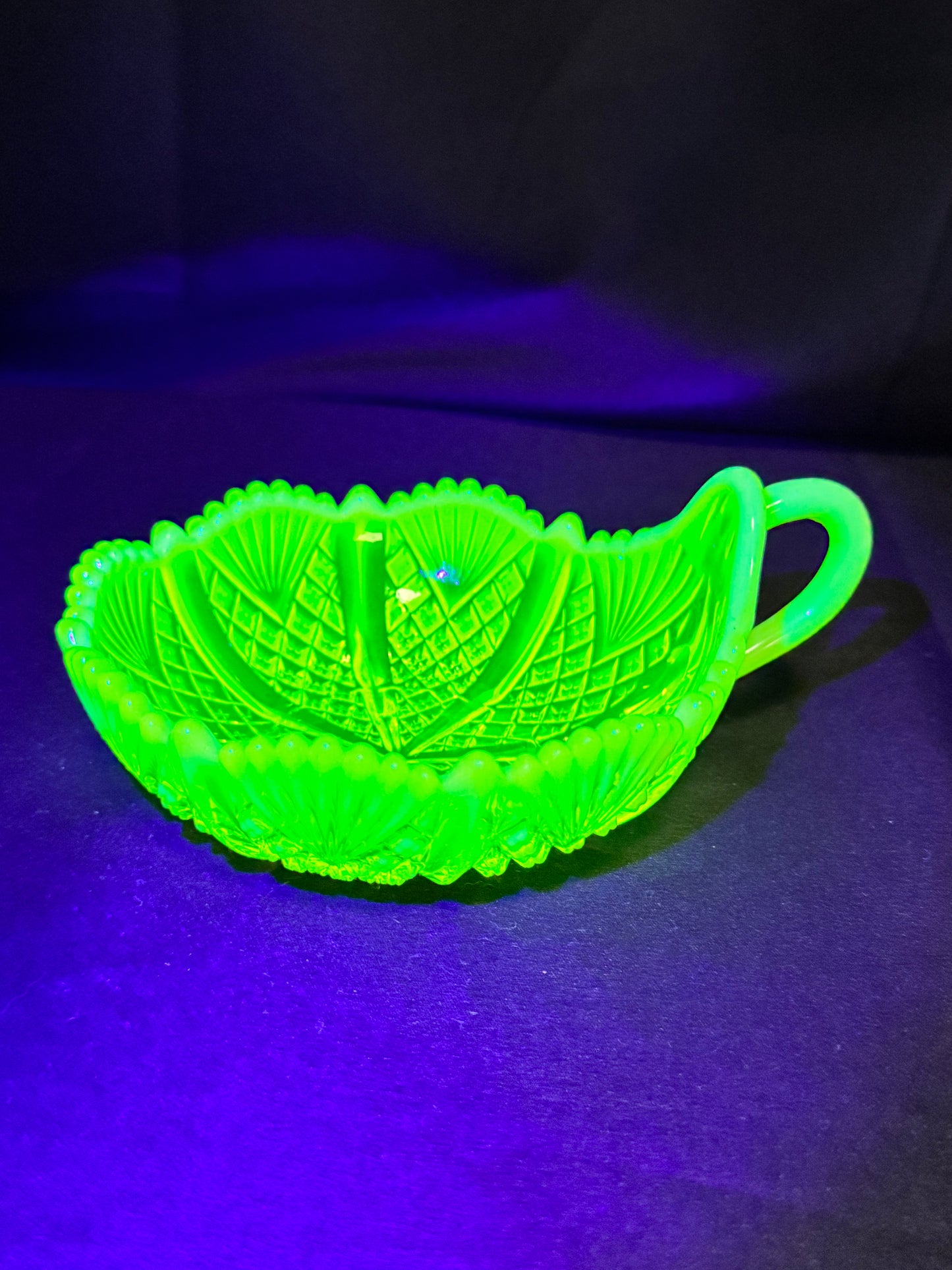 Uranium - Davidson “War of Roses” Nappy (Handled Bowl) - Primrose Pearline