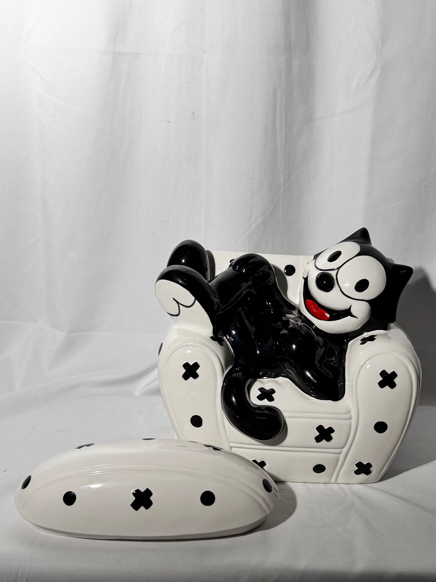 Felix the Cat - 9 1/2” Cookie jar - Clay Art -1997