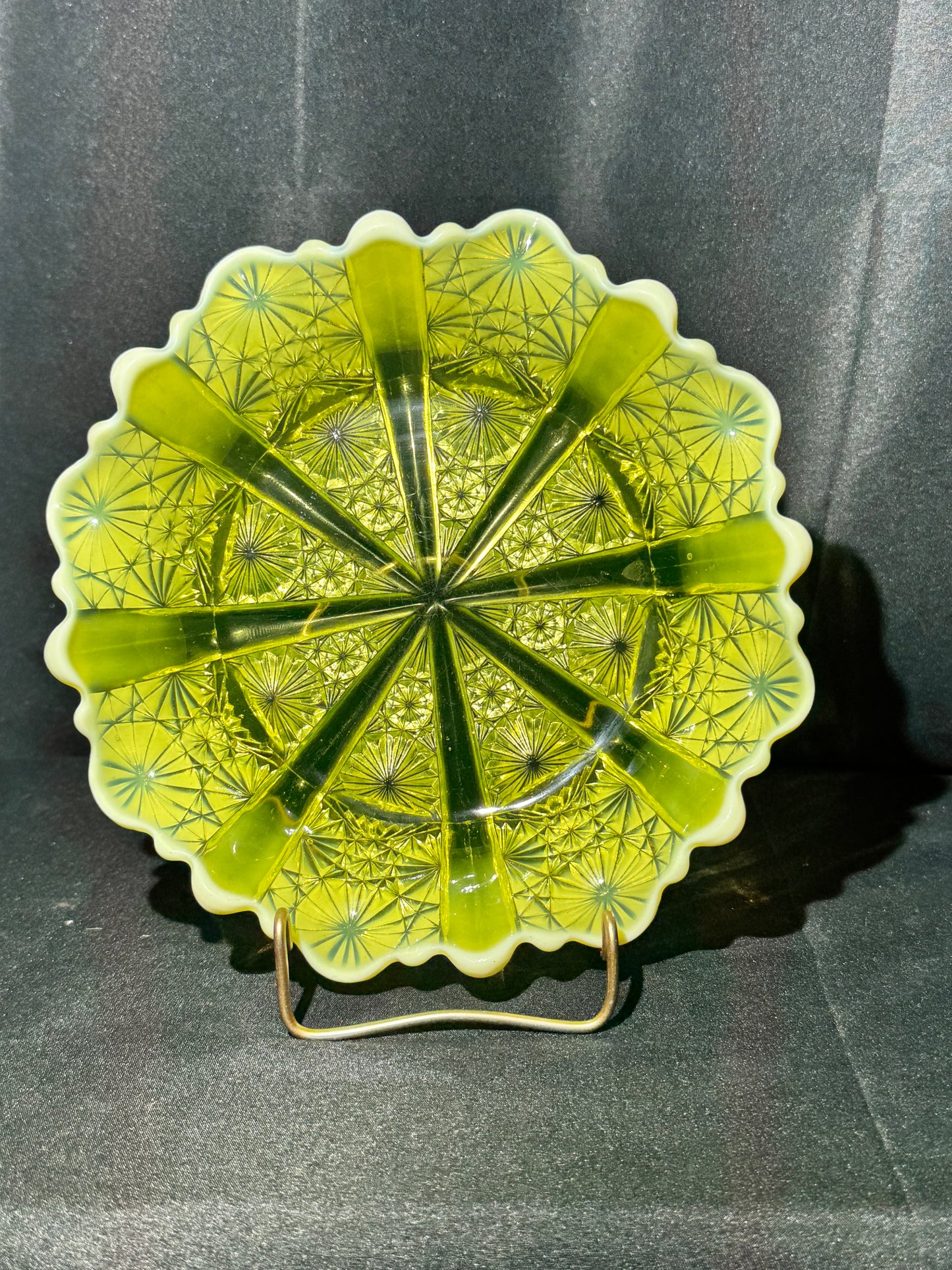 Davidson Lady Chippendale Bowl Primrose Pearline (RD 176566) 9” Round Uranium Glass