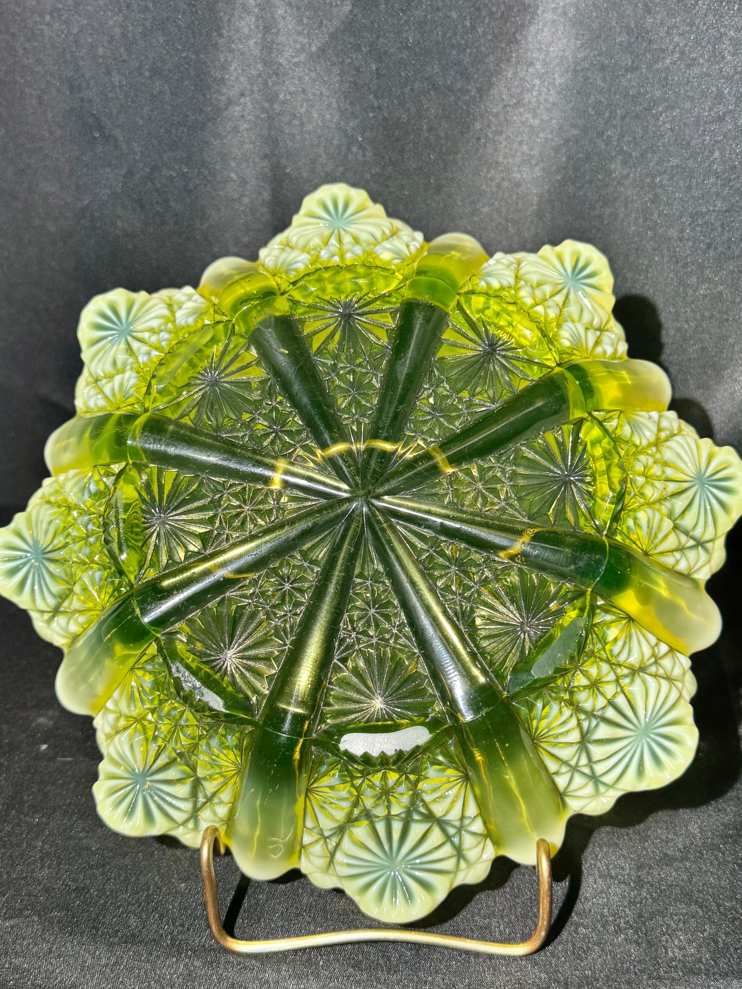 Davidson Lady Chippendale Bowl Primrose Pearline (RD 176566) 9” Round Uranium Glass