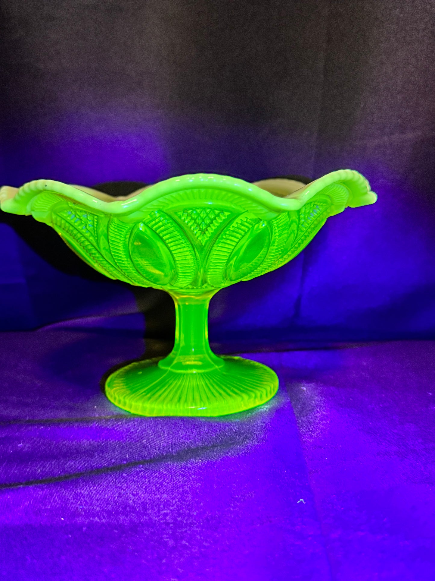 Uranium George Davidson “Linked Rings” Primrose Pearline Footed Compote – Vaseline/Canary Opalescent Glass – ca. 1900s