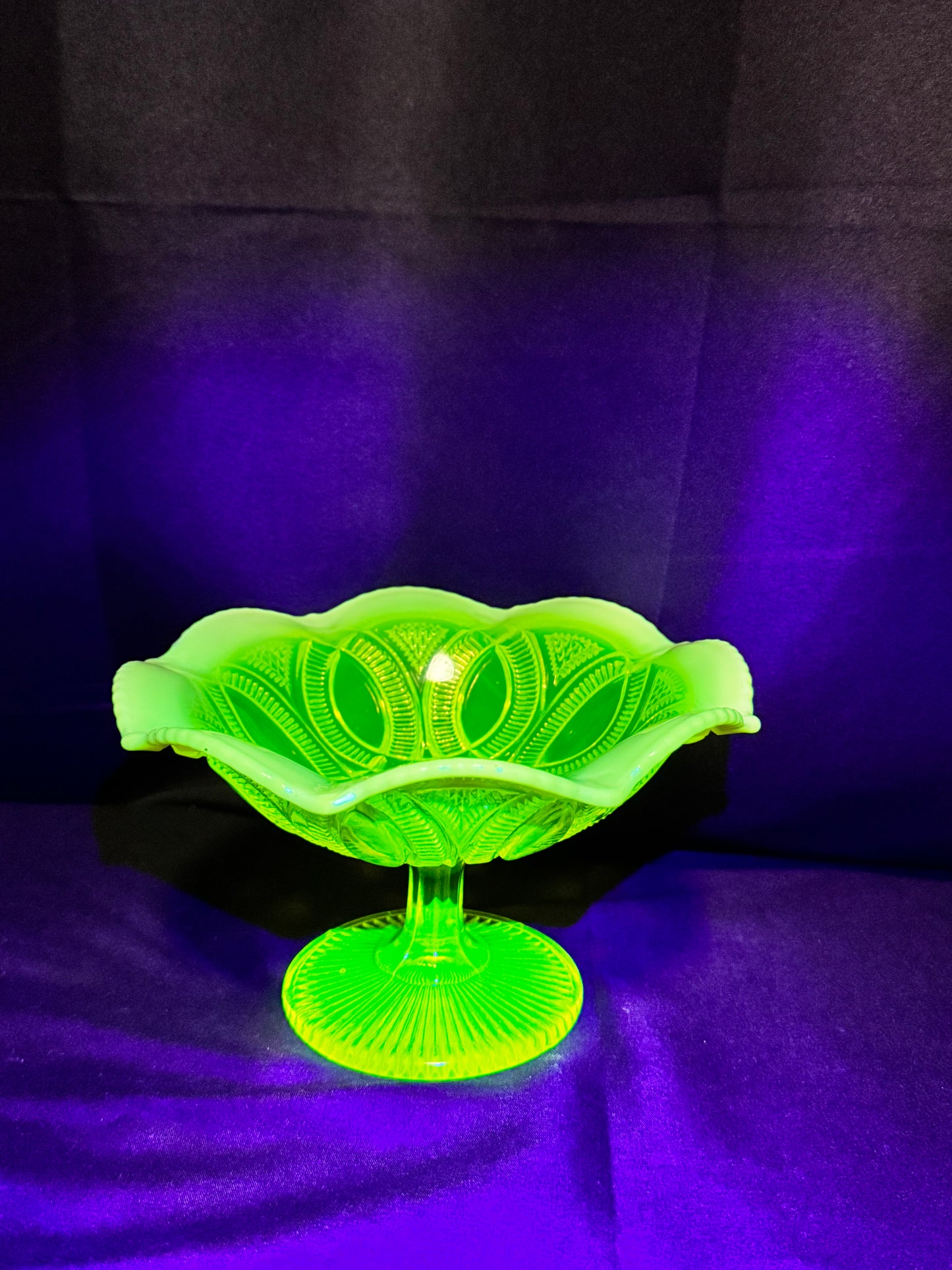 Uranium George Davidson “Linked Rings” Primrose Pearline Footed Compote – Vaseline/Canary Opalescent Glass – ca. 1900s