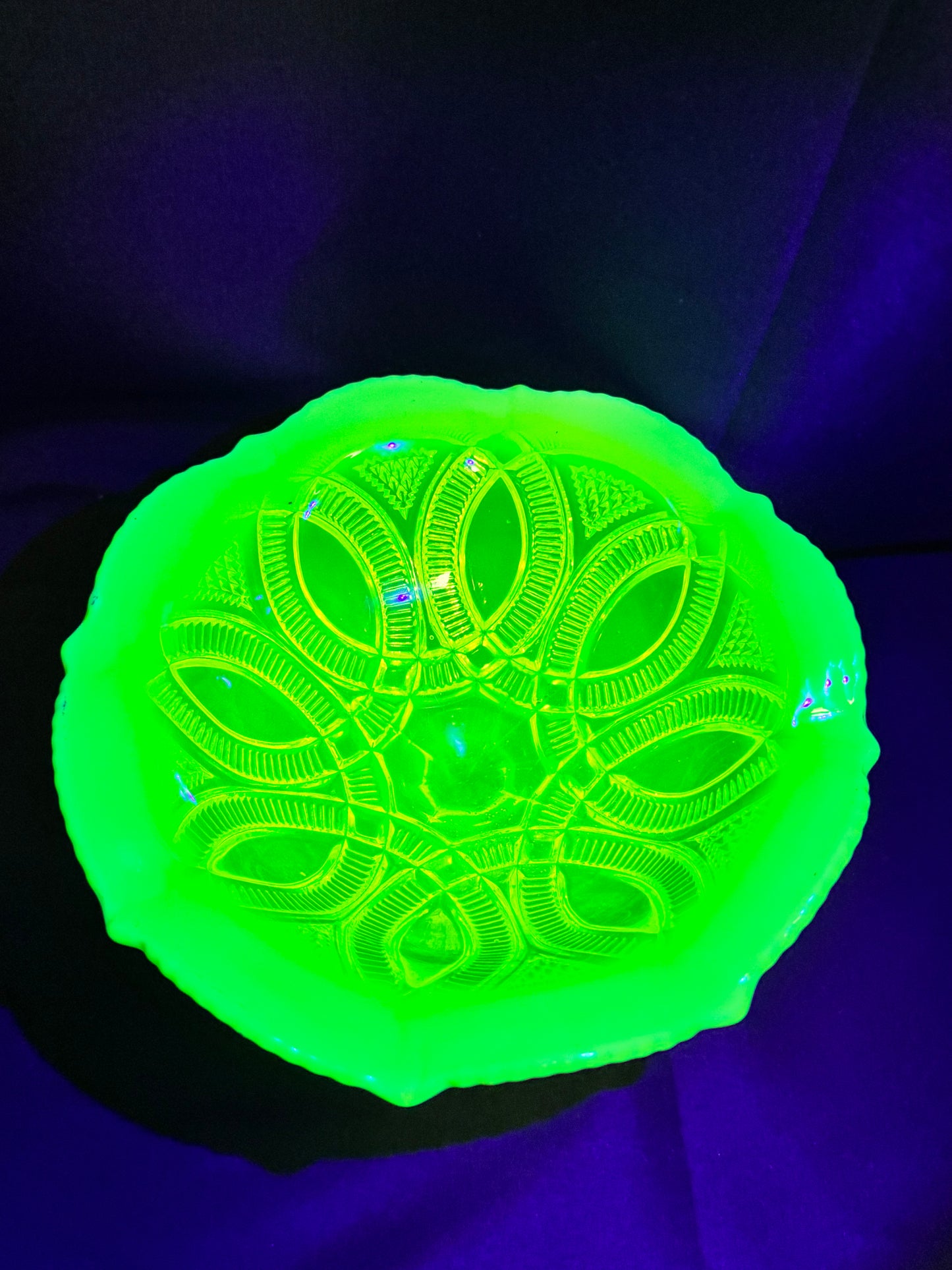 Uranium George Davidson “Linked Rings” Primrose Pearline Footed Compote – Vaseline/Canary Opalescent Glass – ca. 1900s